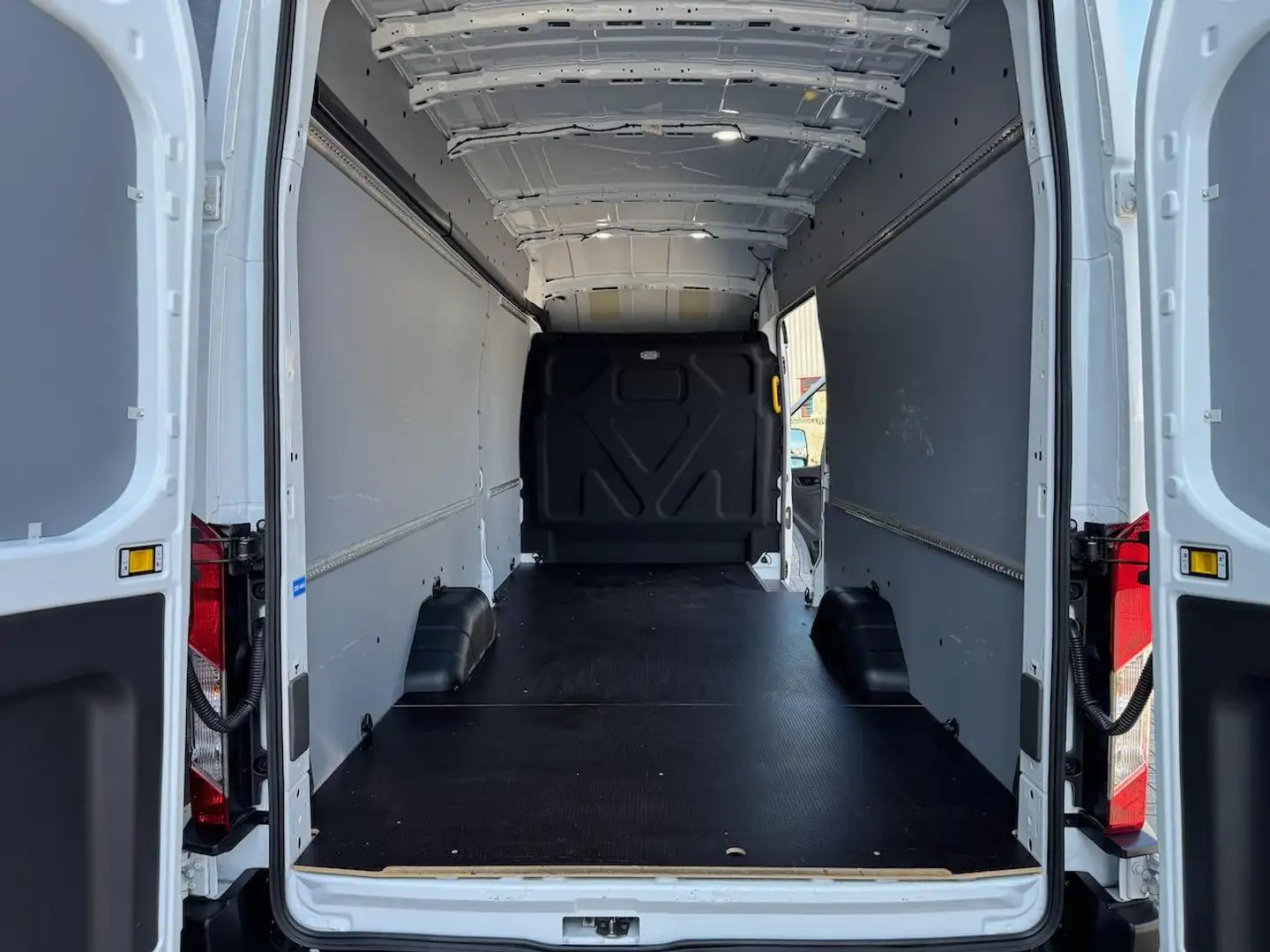 Ford Transit 350 2.0 TDCI L4H3 Trend RWD | Verlengde garantie | Wit - 2