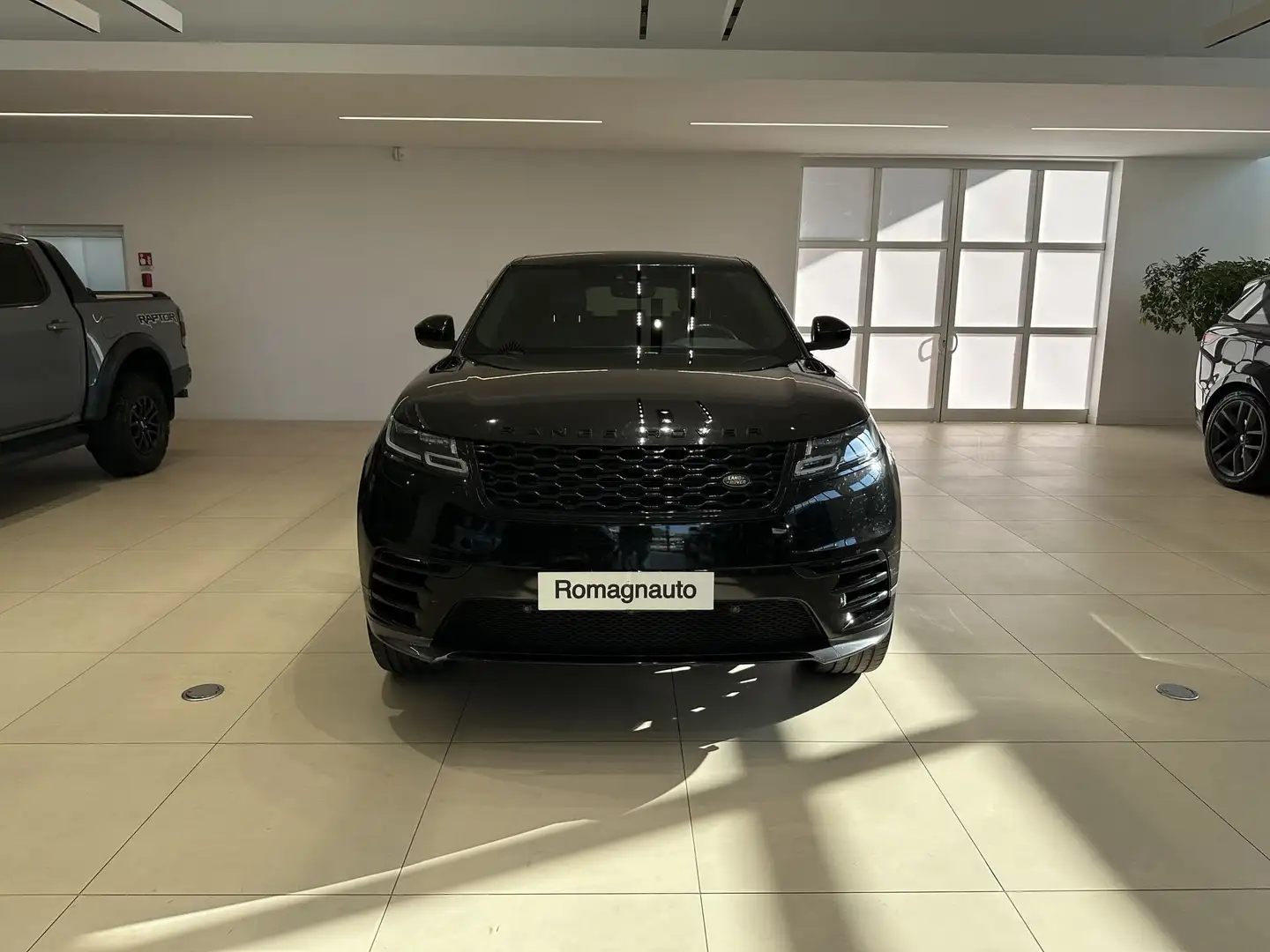 Land Rover Range Rover Velar 2.0 I4 240 CV R-Dynamic SE Nero - 2