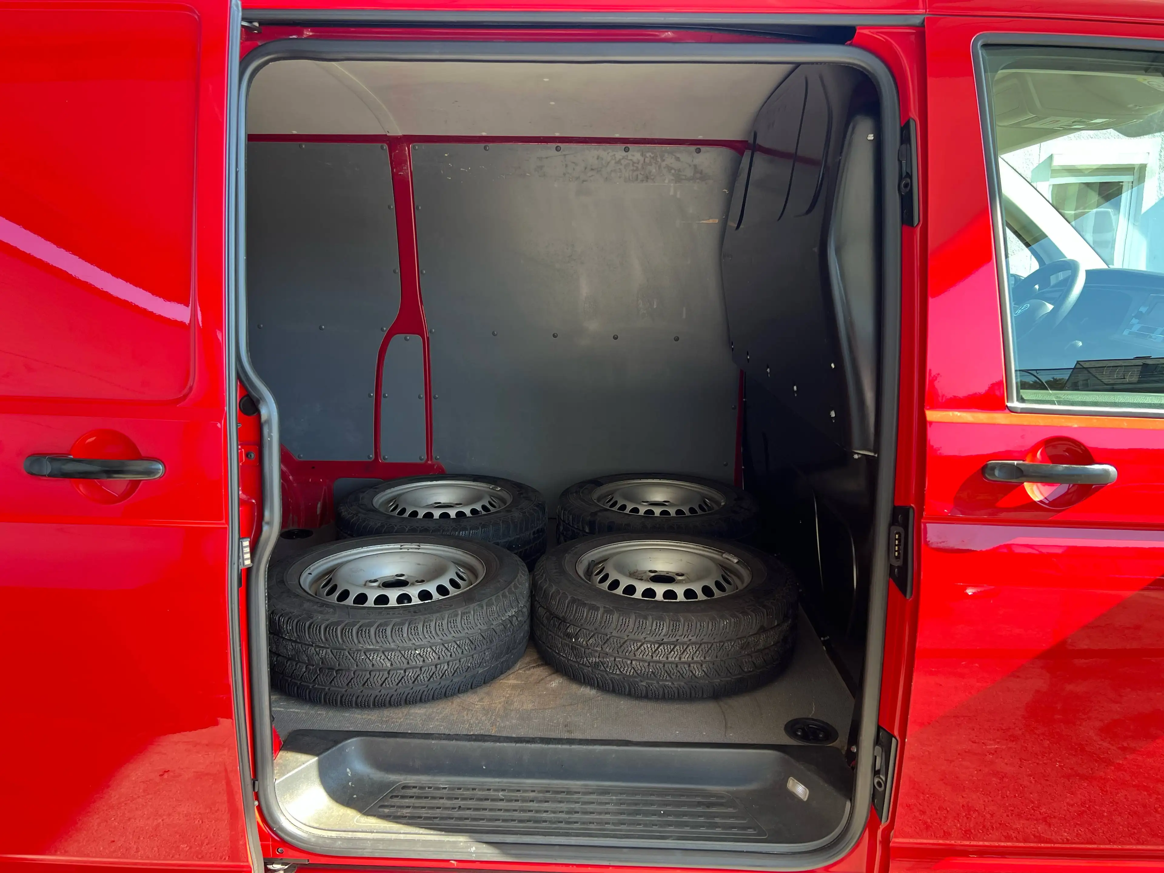 Volkswagen T6.1 Transporter Kasten LR 2,0 TDI LED-SCHEINWERFER/KLIMA/AHV/ZGG3,2t — photo 9