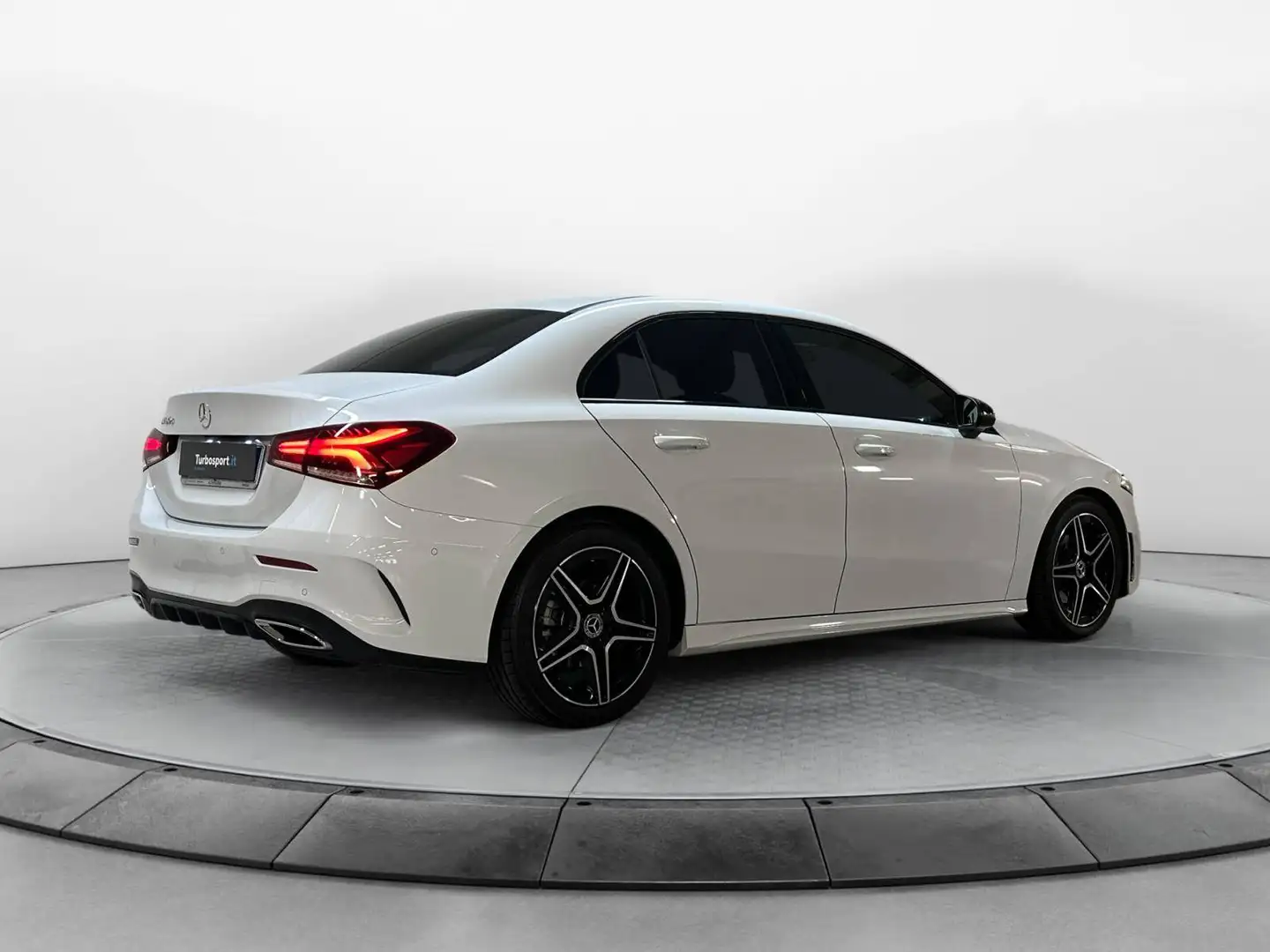 Mercedes-Benz A 180 A 180 d AMG Line Premium Blanc - 2