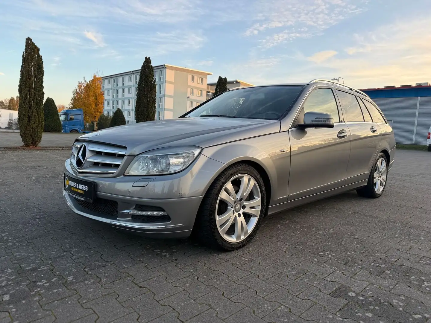 Mercedes-Benz C 220 T CDI Avantgarde AUTOMATIK/NAVI/XENON/AHK Stříbrná - 1