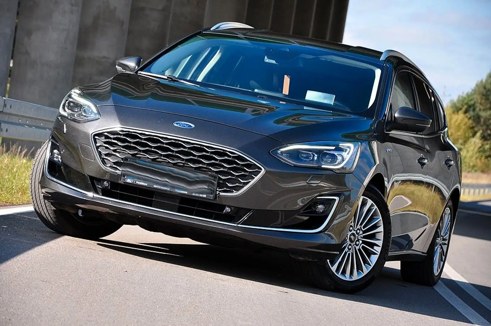 Ford Focus Turnier Vignale AHK RFK STH Gris - 2