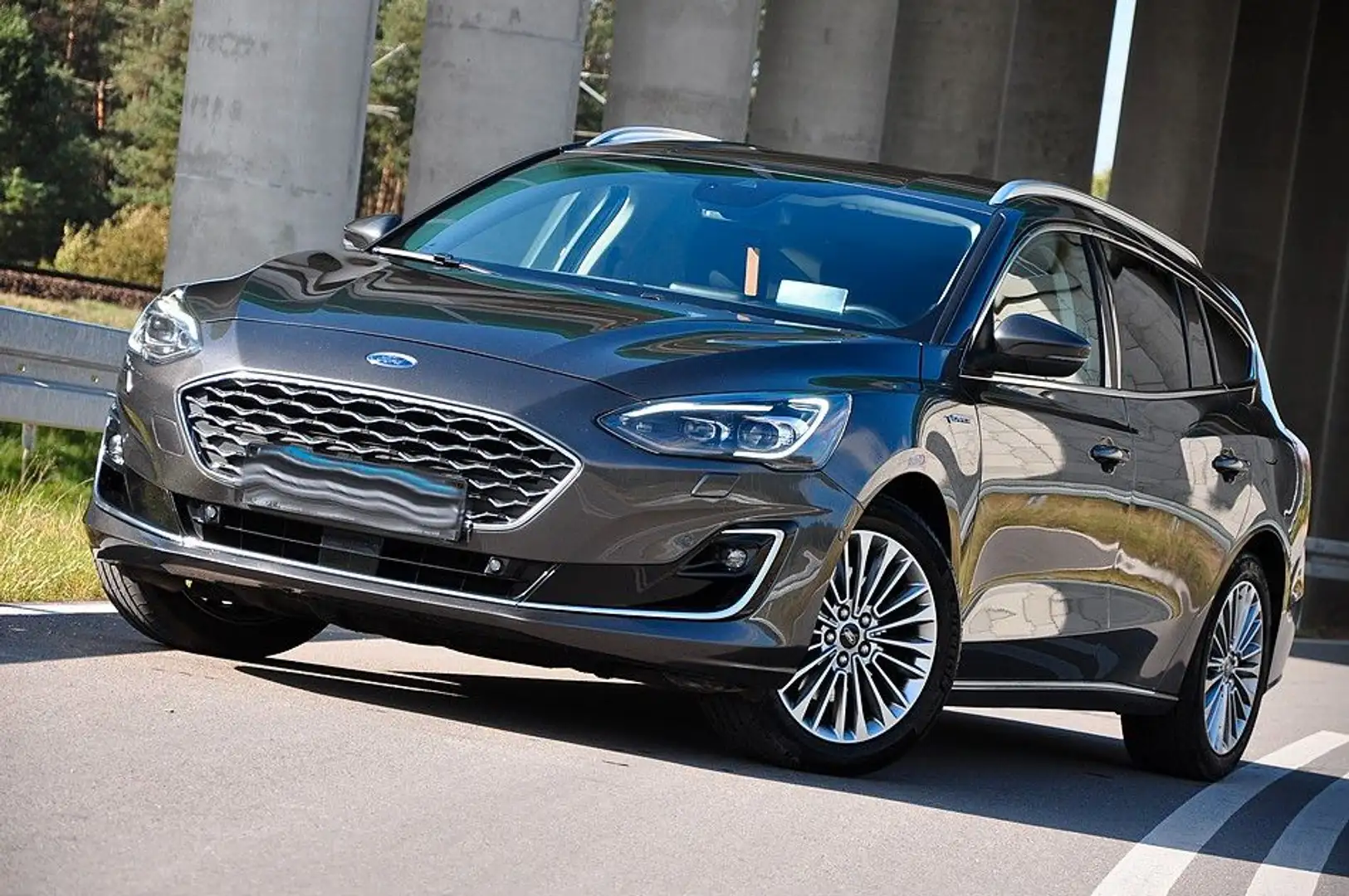 Ford Focus Turnier Vignale AHK RFK STH Gris - 1