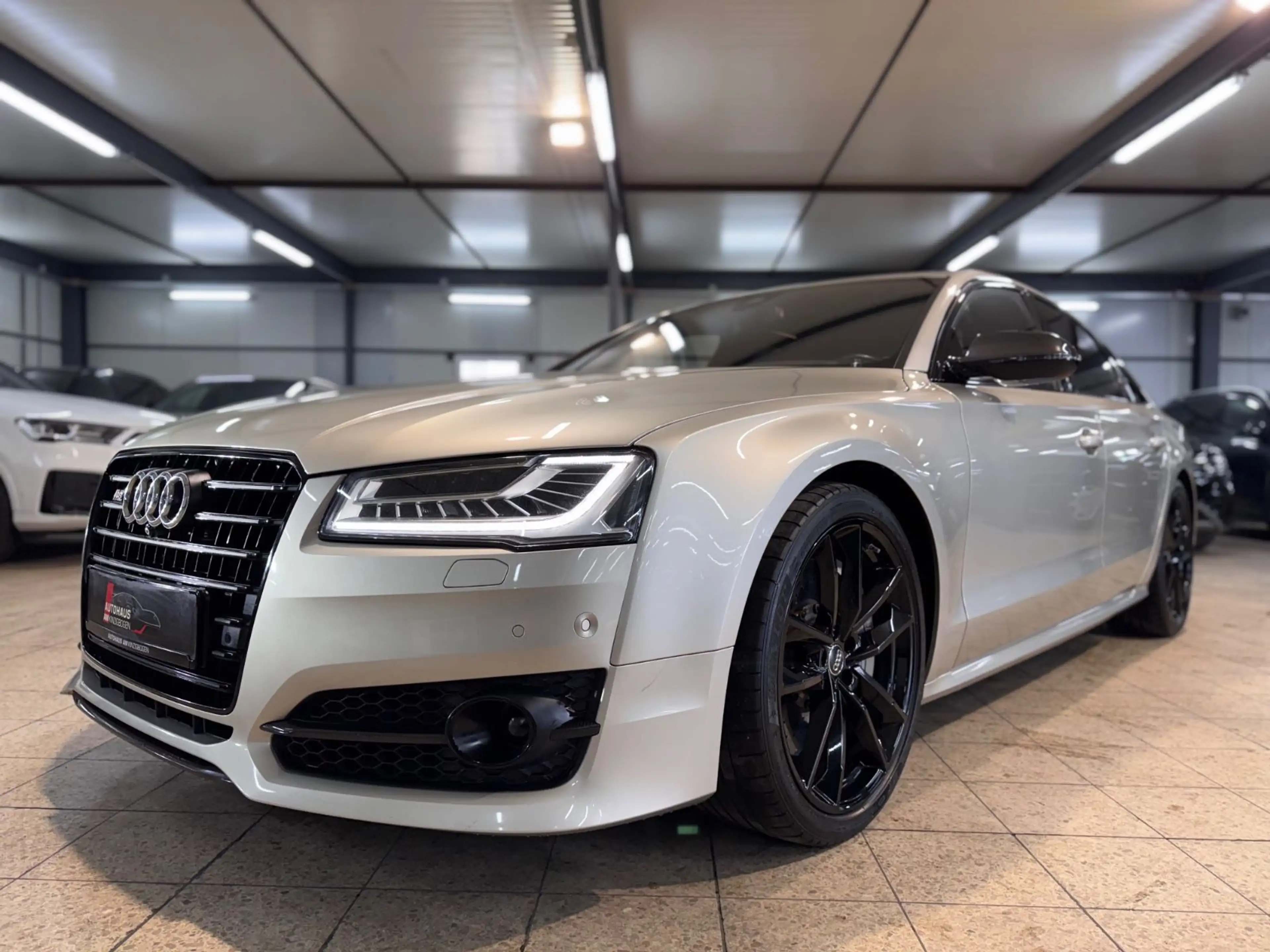 Audi S8 4.0 TFSI quattro plus CRBN*NIGHTV*HUD*B&O*STH — photo 5