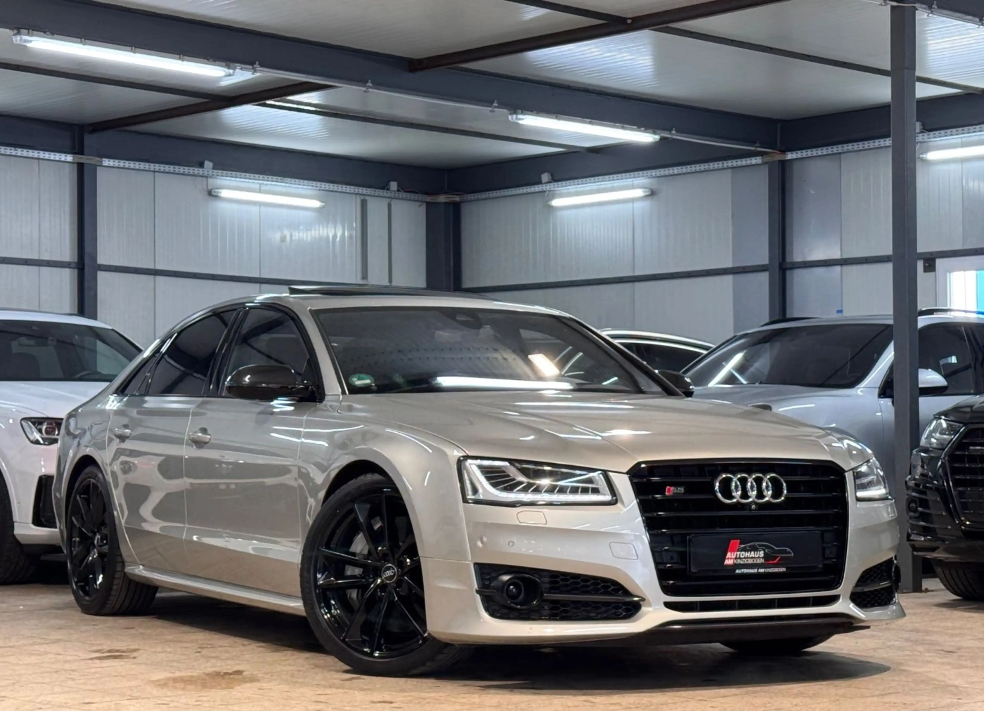 Audi S8 4.0 TFSI quattro plus CRBN*NIGHTV*HUD*B&O*STH