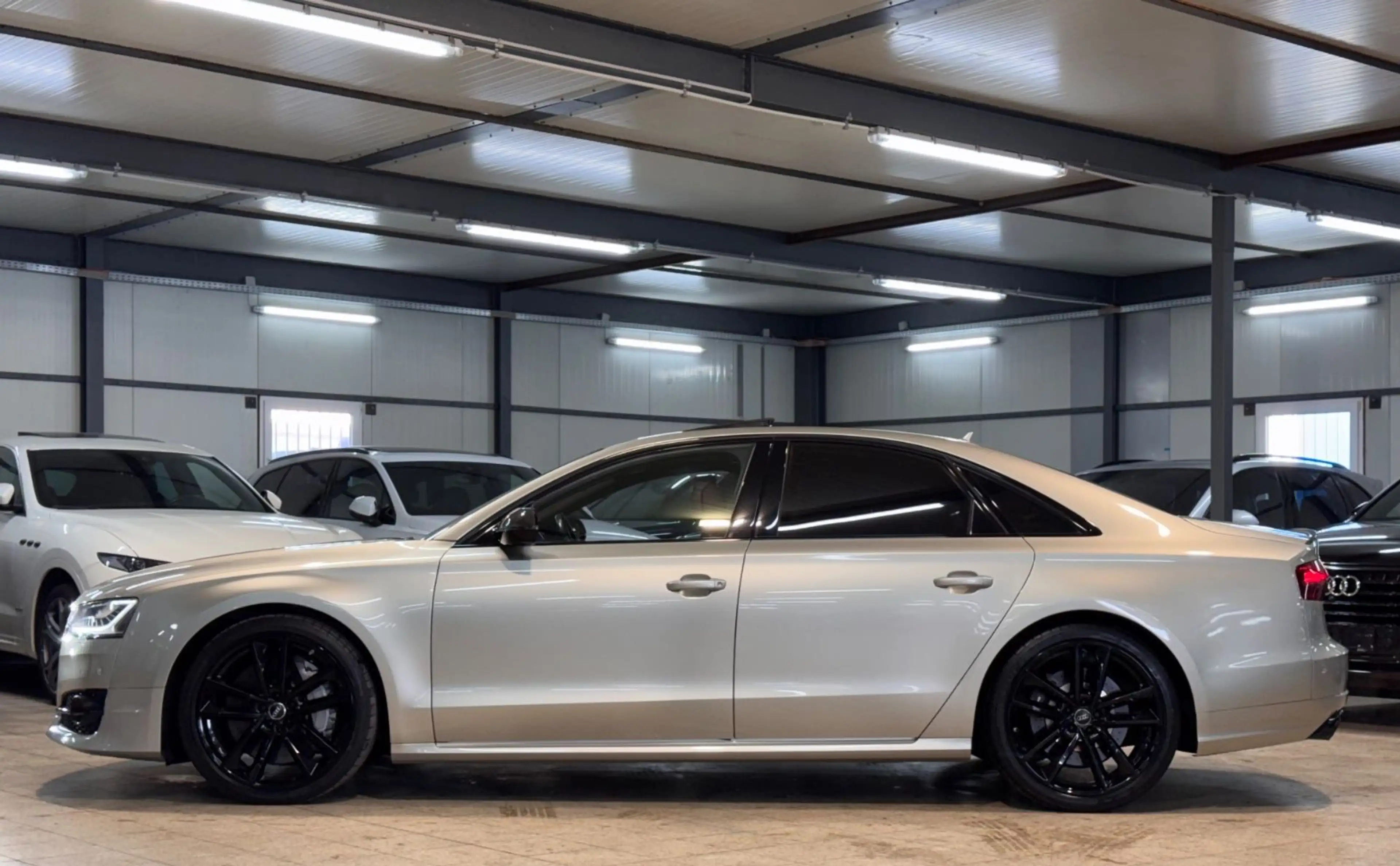 Audi S8 4.0 TFSI quattro plus CRBN*NIGHTV*HUD*B&O*STH — photo 4