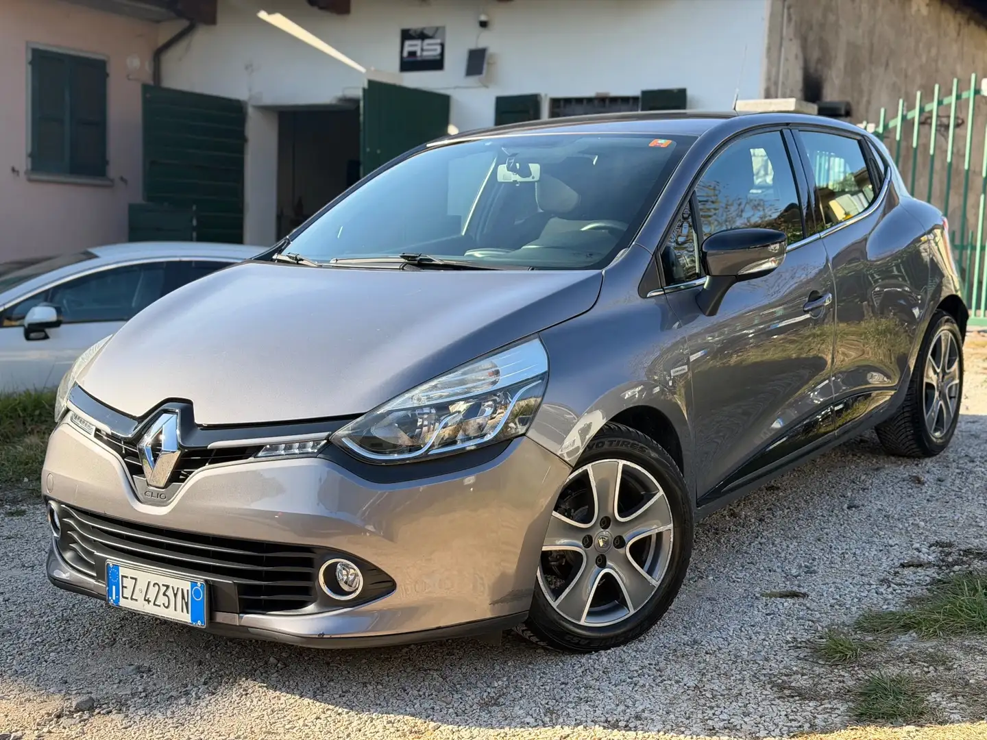 Renault Clio Clio 1.2 75CV 5 porte Live Gris - 1
