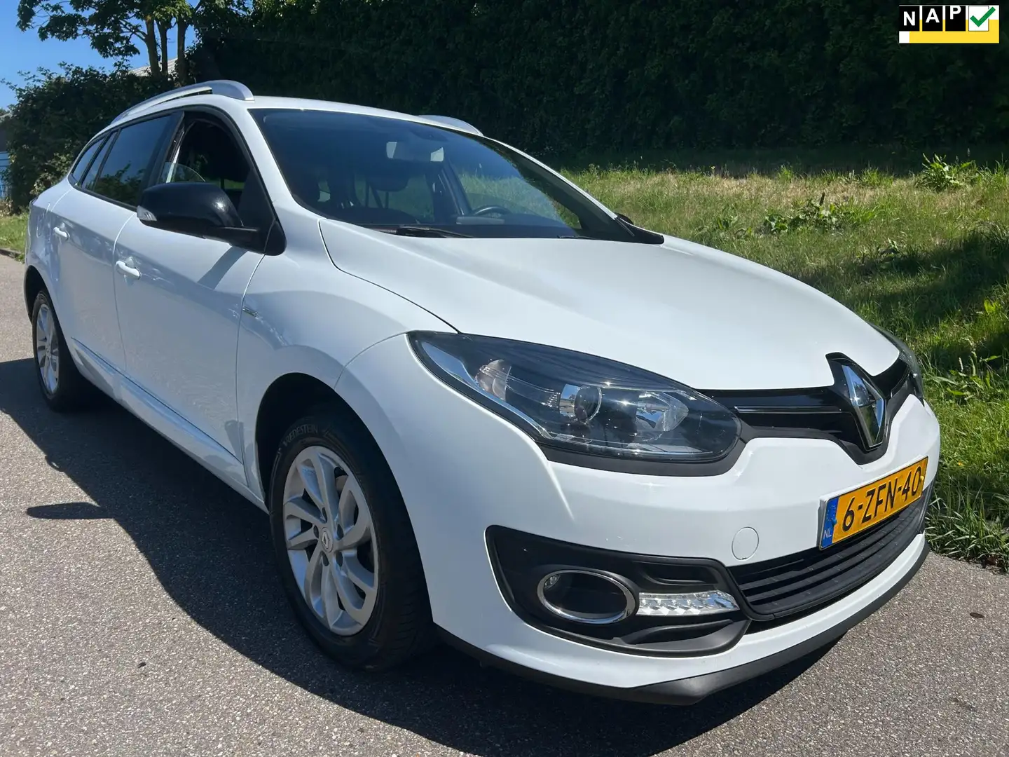 Renault Megane Estate 1.5 dCi Limited - Navi - Clima - Cruise - P Wit - 1
