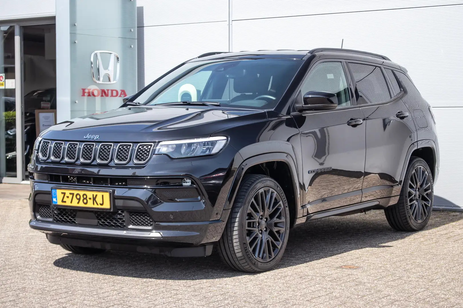Jeep Compass 4xe 240 Plug-in Hybrid Electric S - All-in rijklrp Schwarz - 2