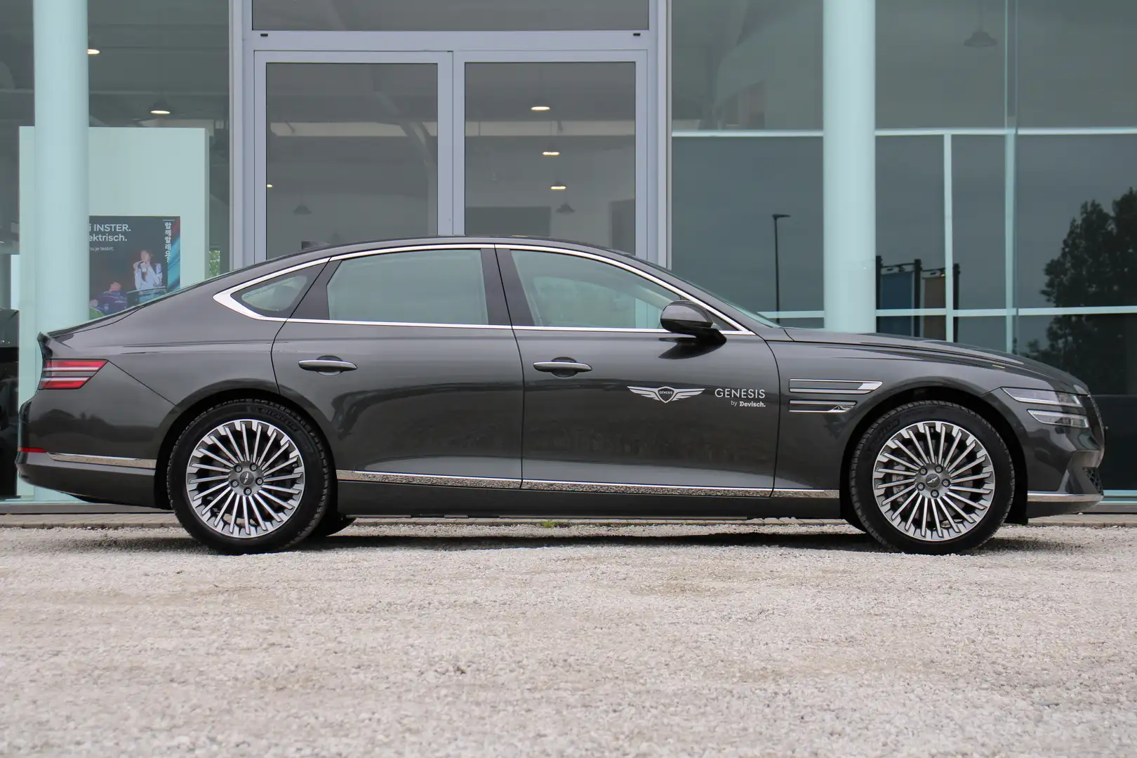 Genesis G80 EV 87 KWh Luxury Executive 370PK 4WD Grau - 2