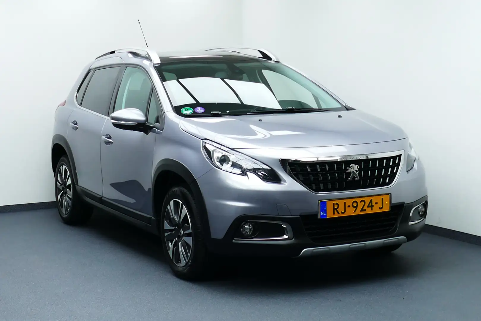 Peugeot 2008 1.2 110pk Allure 1-Eig. Panodak, Half Leer, Navi, Grau - 1