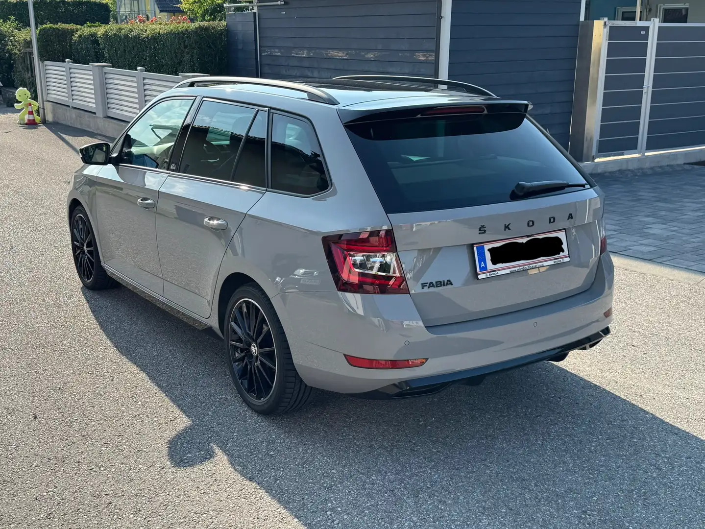 Skoda Fabia Fabia Combi Monte Carlo 1,0 TSI DSG Monte Carlo Grau - 2