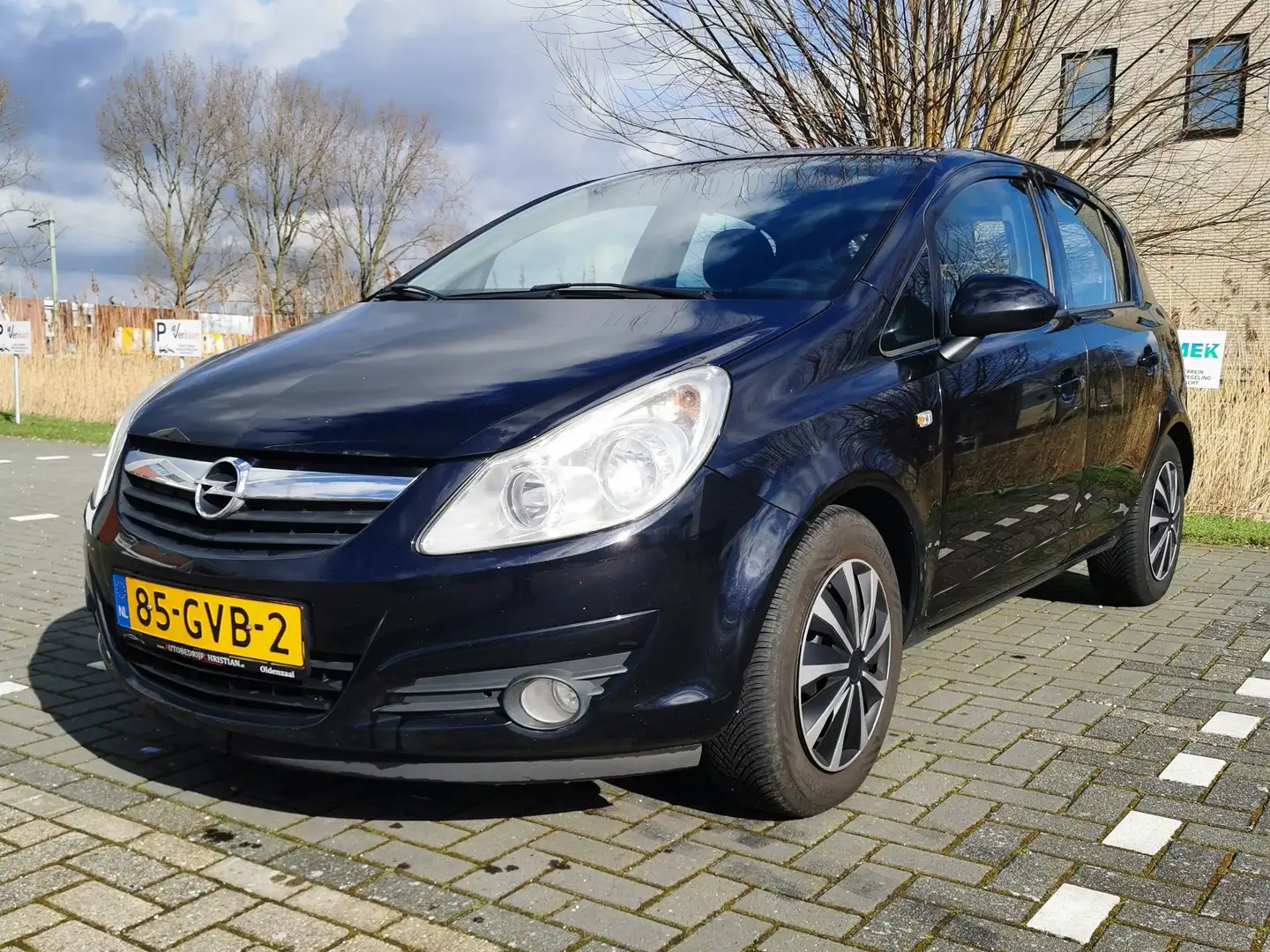 Opel Corsa 1.4-16V Enjoy Zwart - 1