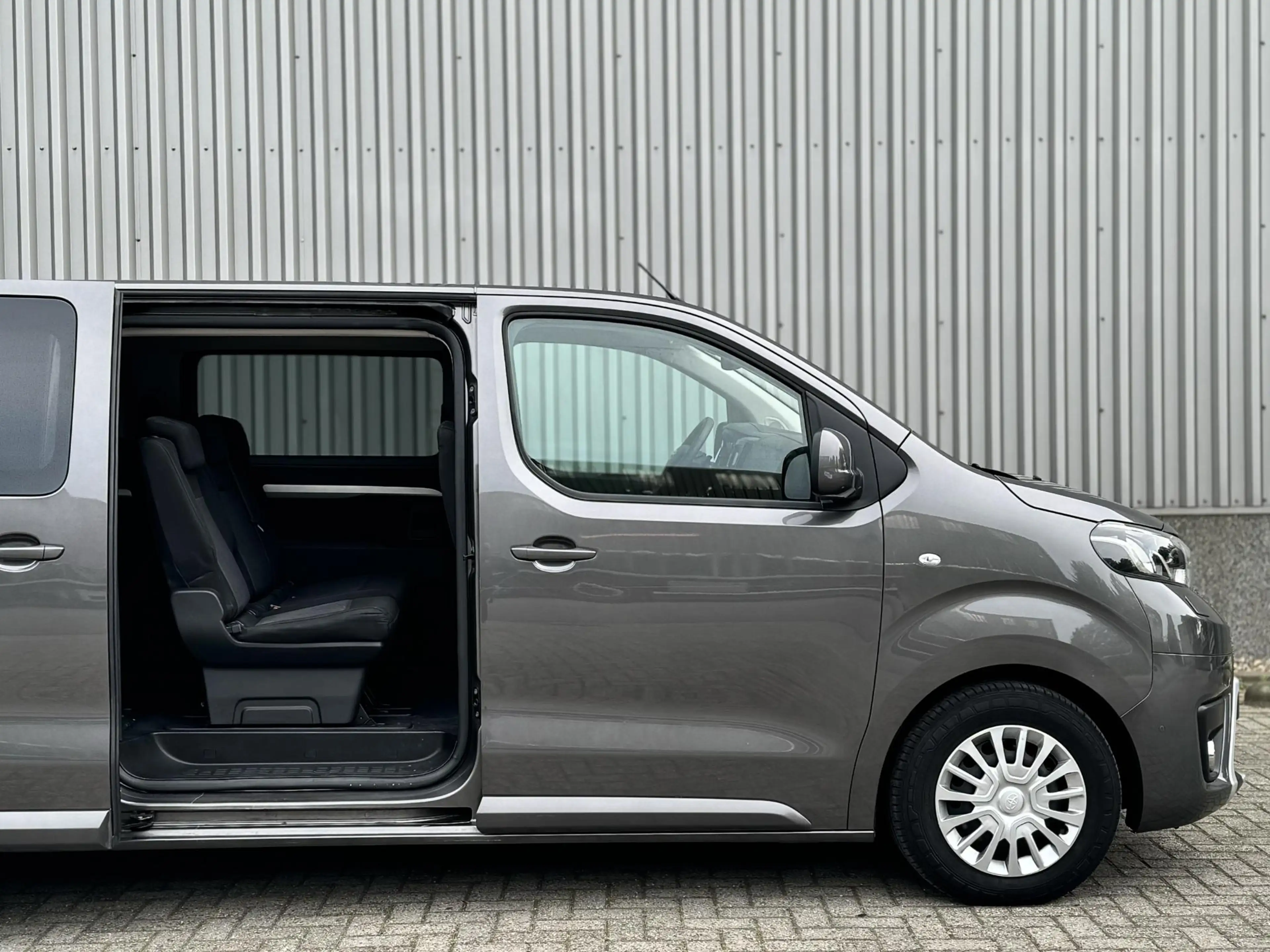 Toyota Proace Shuttle 2.0 D-4D Navigator extra lang 9 personen — photo 9