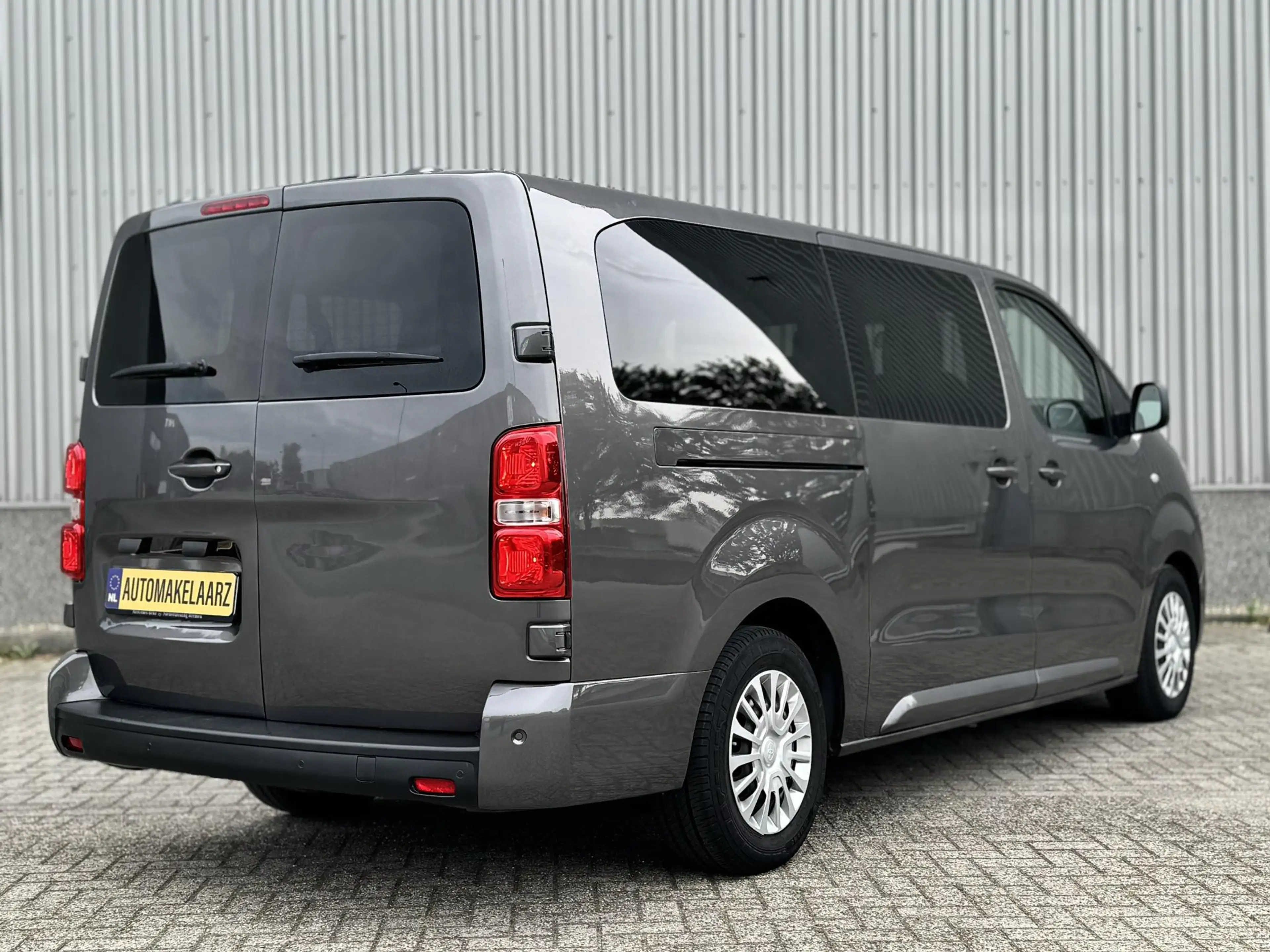 Toyota Proace Shuttle 2.0 D-4D Navigator extra lang 9 personen — photo 5