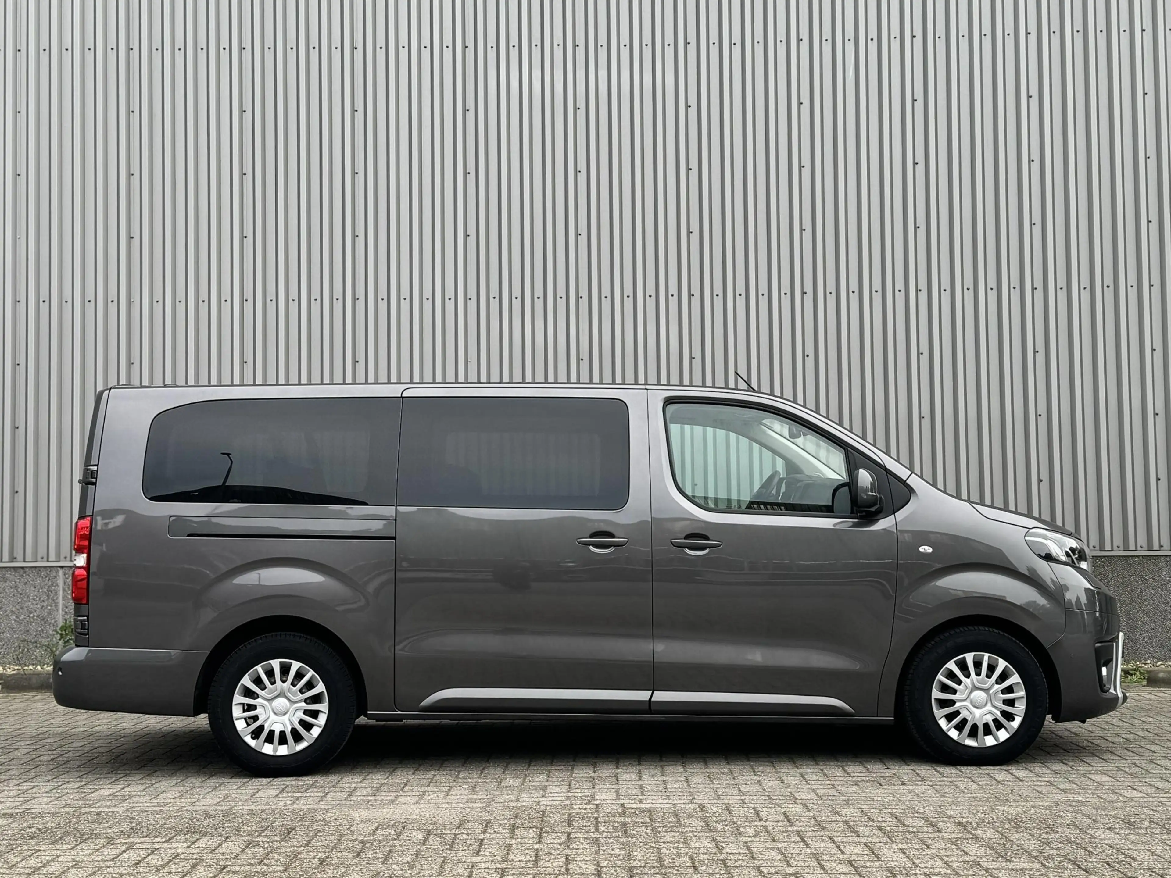 Toyota Proace Shuttle 2.0 D-4D Navigator extra lang 9 personen — photo 6