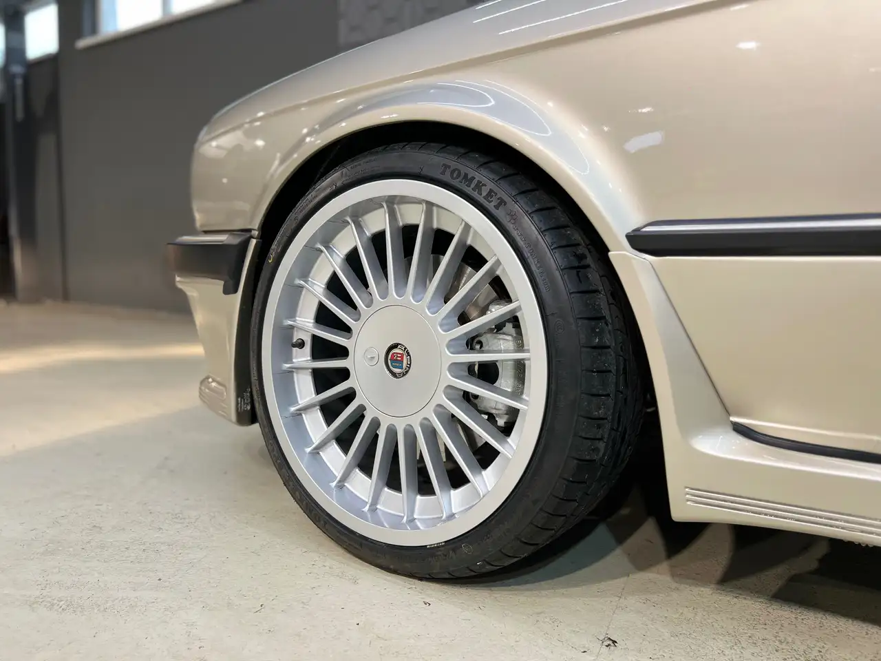 BMW 325 e*540i V8 Umbau*Alles Typisiert und Historisch zugelassen*VOLLEDER*RADIO*KLIMA*BRONZEBEIGE LACK*, foto 11