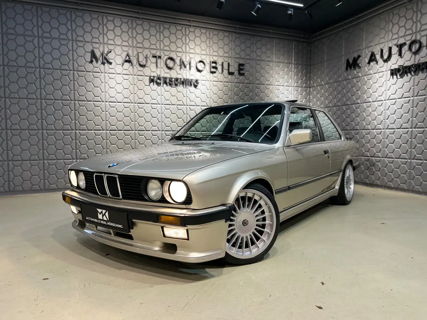 BMW 325 e*540i V8 Umbau*Alles Typisiert und Historisch zugelassen*VOLLEDER*RADIO*KLIMA*BRONZEBEIGE LACK* Bronze - 1