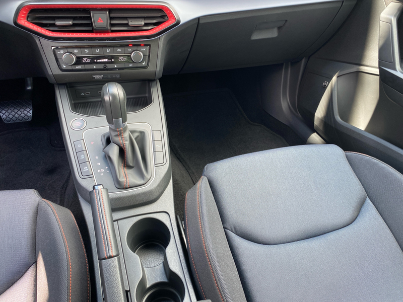 SEAT Ibiza 1.0TSI DSG FR LED PDC DAB Navi Kessy — photo 8
