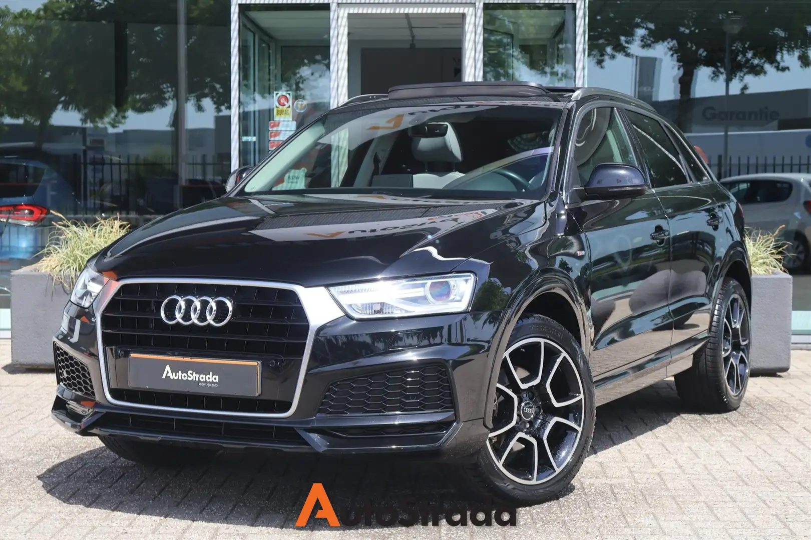 Audi Q3 1.4 TFSI S-Line 150PK | Pano | Camera | Dodehoekde Zwart - 1