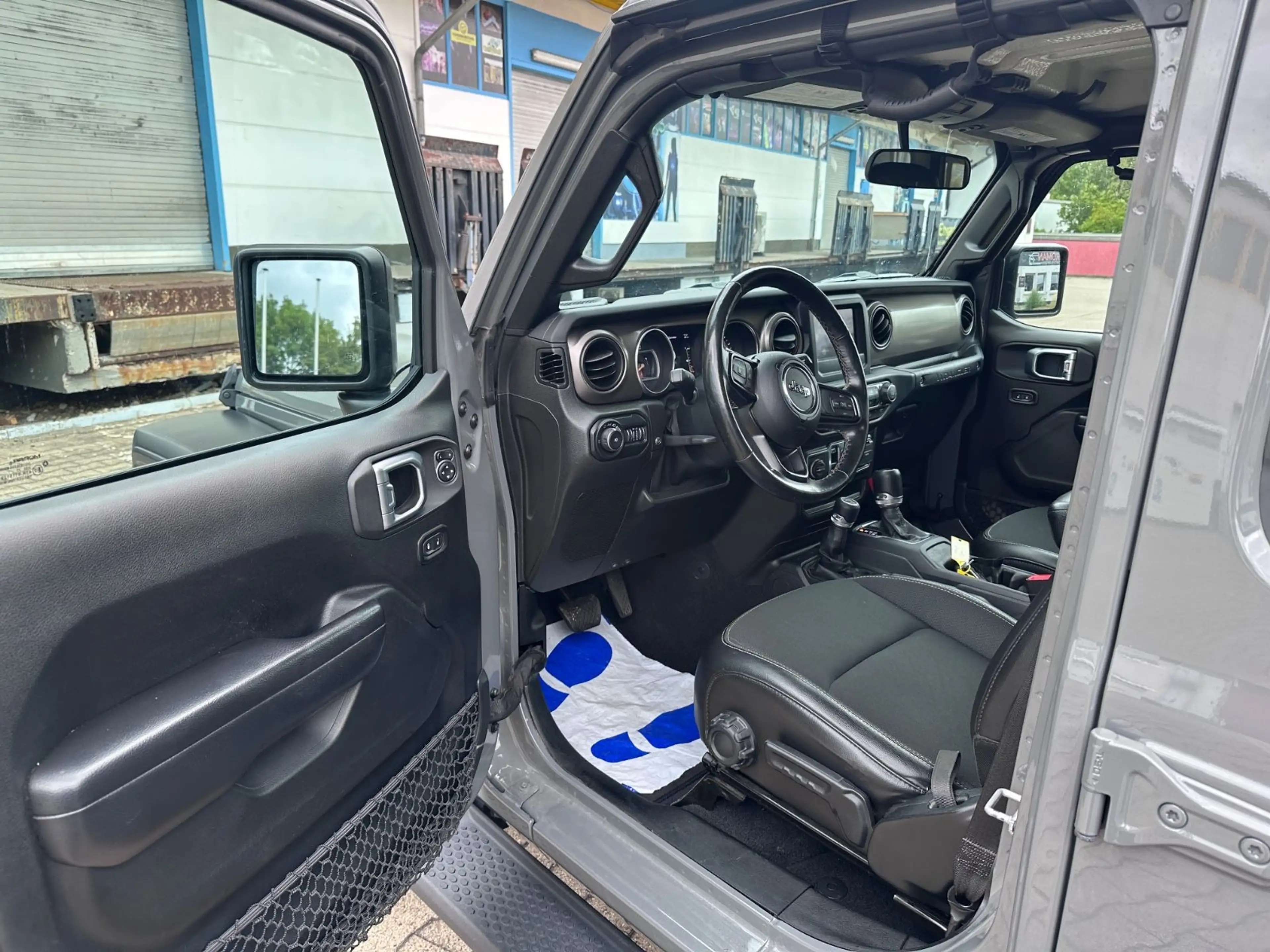 Jeep Wrangler / Wrangler Unlimited Sport — photo 12
