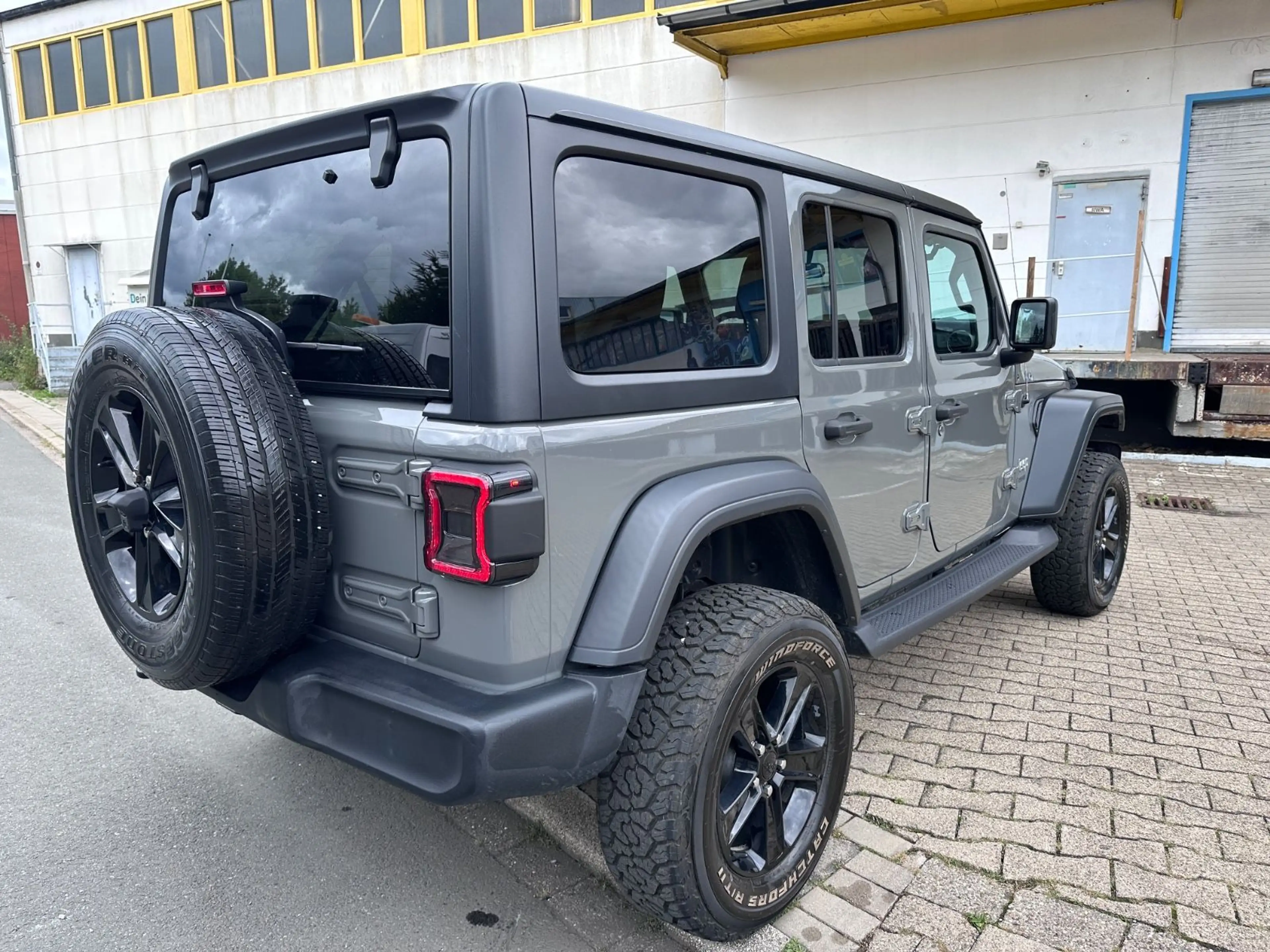 Jeep Wrangler / Wrangler Unlimited Sport — photo 8