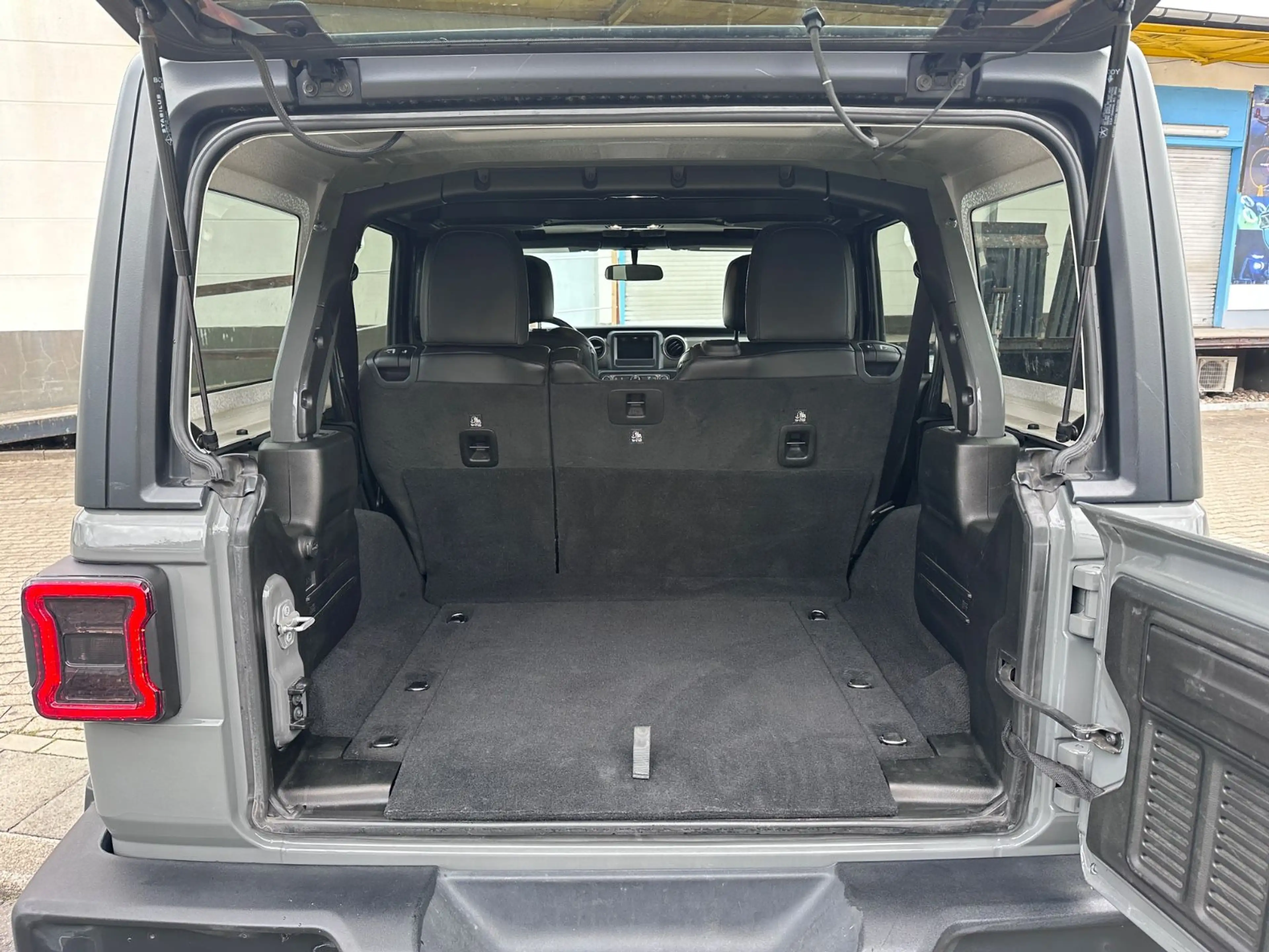 Jeep Wrangler / Wrangler Unlimited Sport — photo 10
