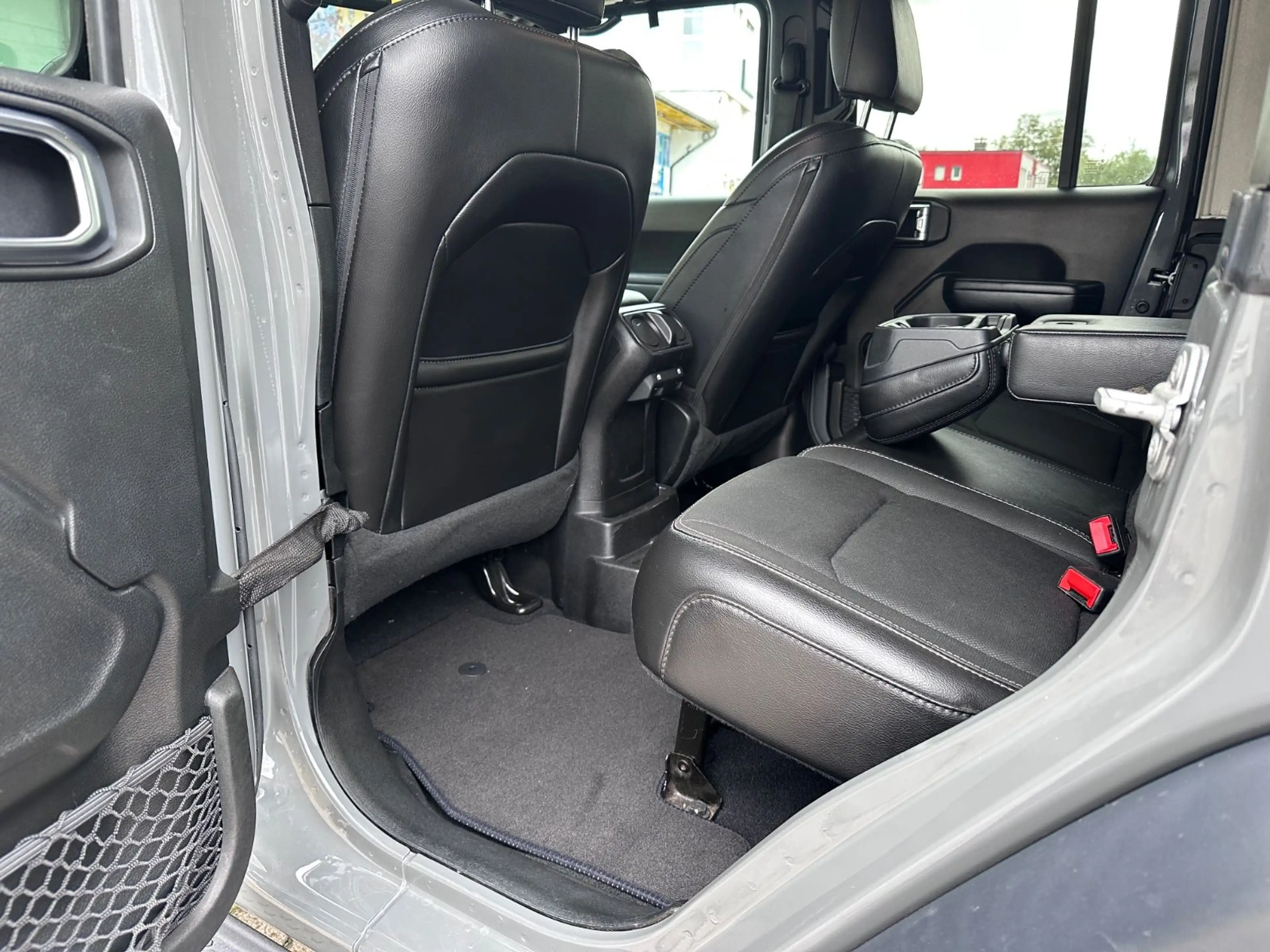 Jeep Wrangler / Wrangler Unlimited Sport — photo 15