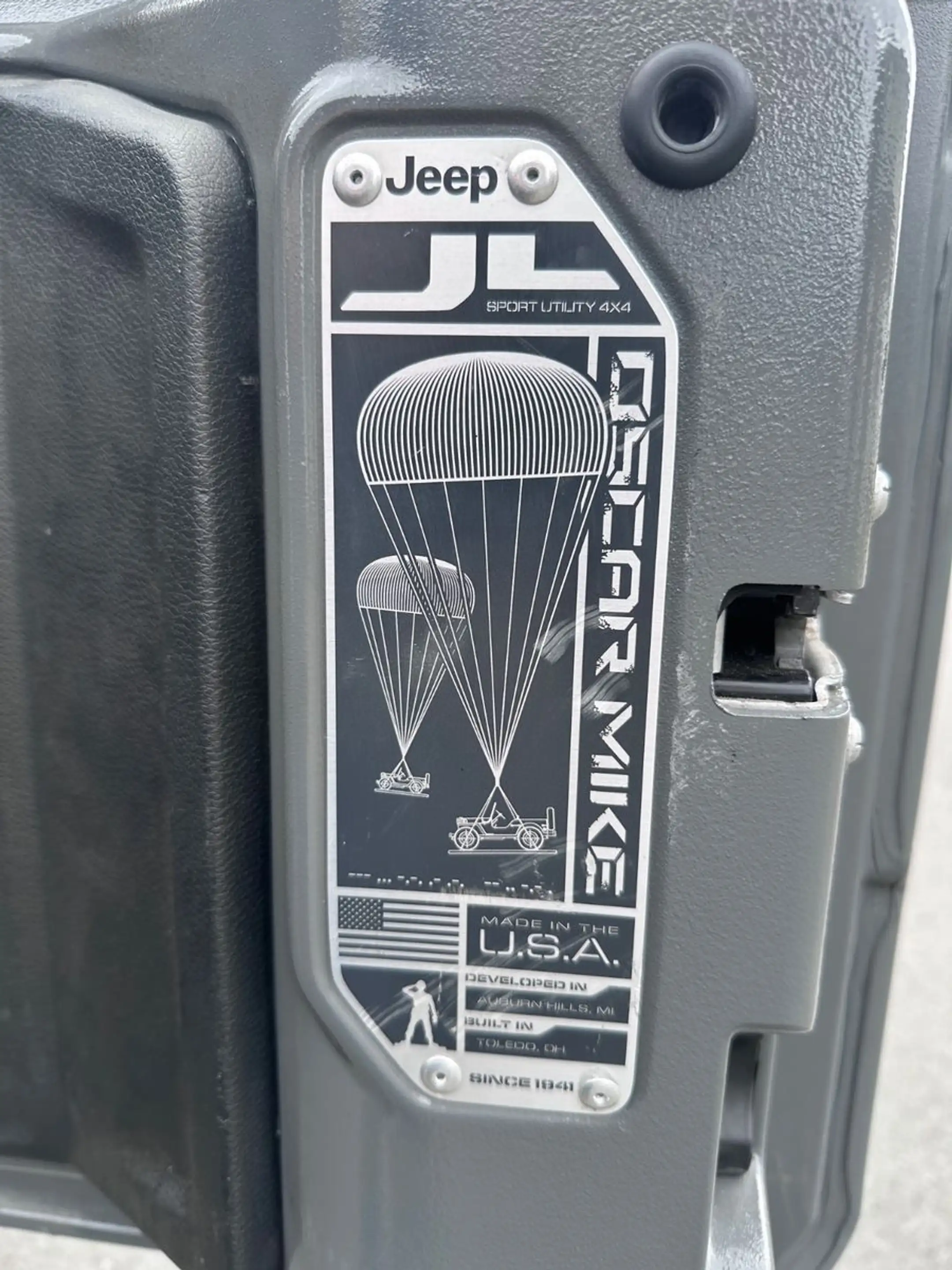 Jeep Wrangler / Wrangler Unlimited Sport — photo 11
