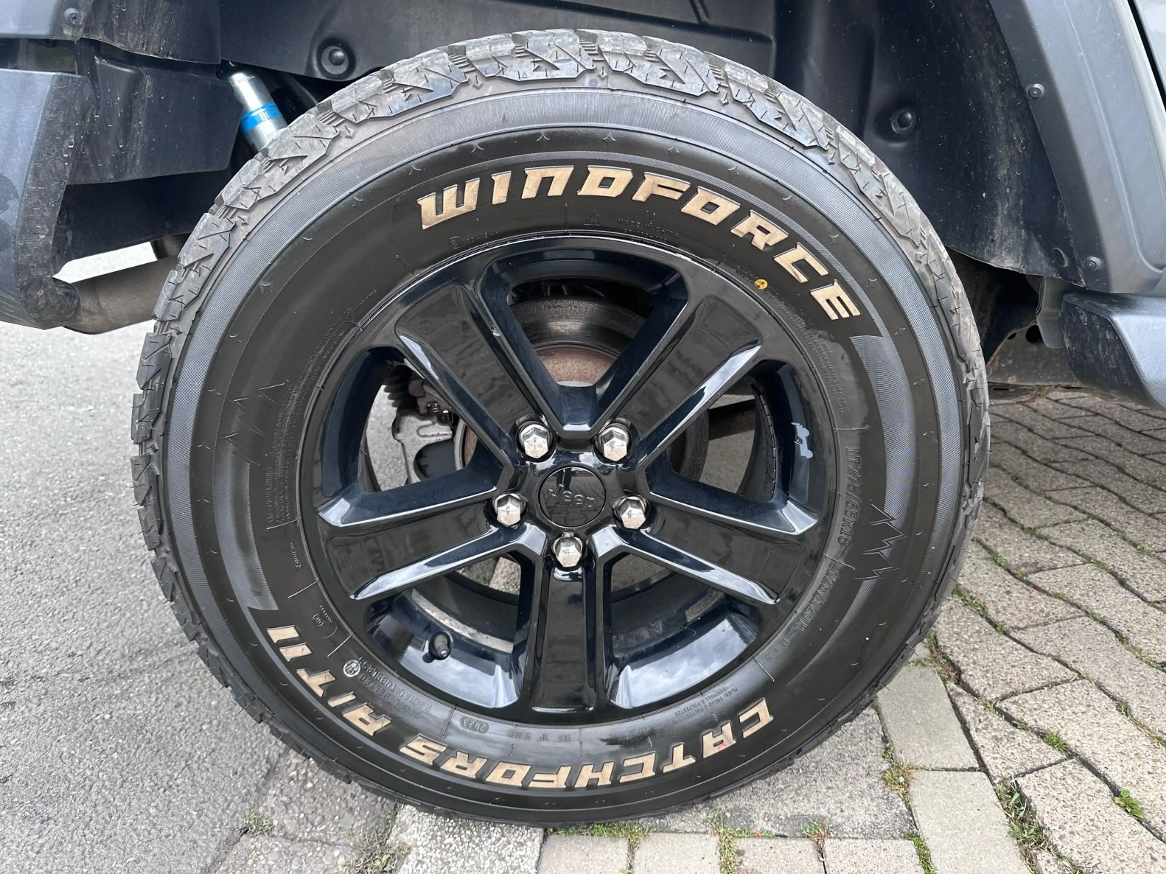 Jeep Wrangler / Wrangler Unlimited Sport — photo 9
