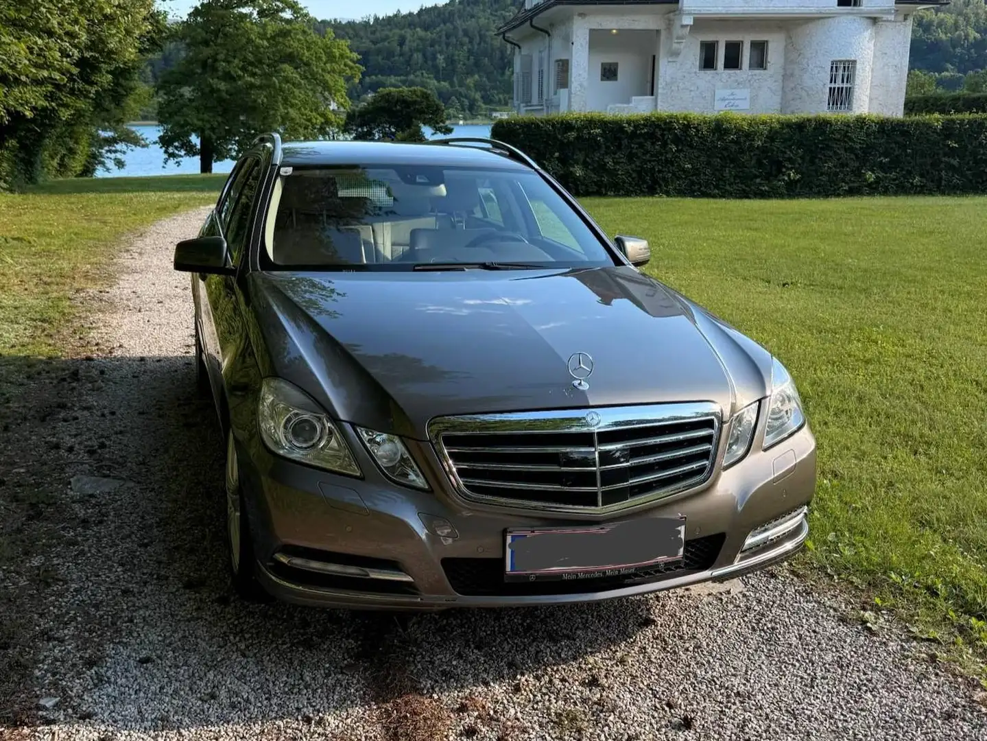 Mercedes-Benz E 300 Mercedes E 300 4MATIC T-Modell V6 | Distronic Plus | 14 Jahre in einer Hand | Garagengepflegt Beige - 2