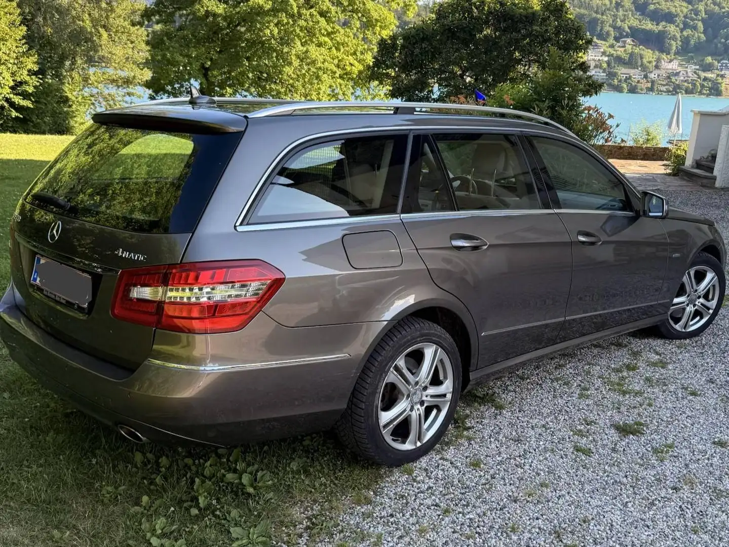 Mercedes-Benz E 300 Mercedes E 300 4MATIC T-Modell V6 | Distronic Plus | 14 Jahre in einer Hand | Garagengepflegt Beige - 1
