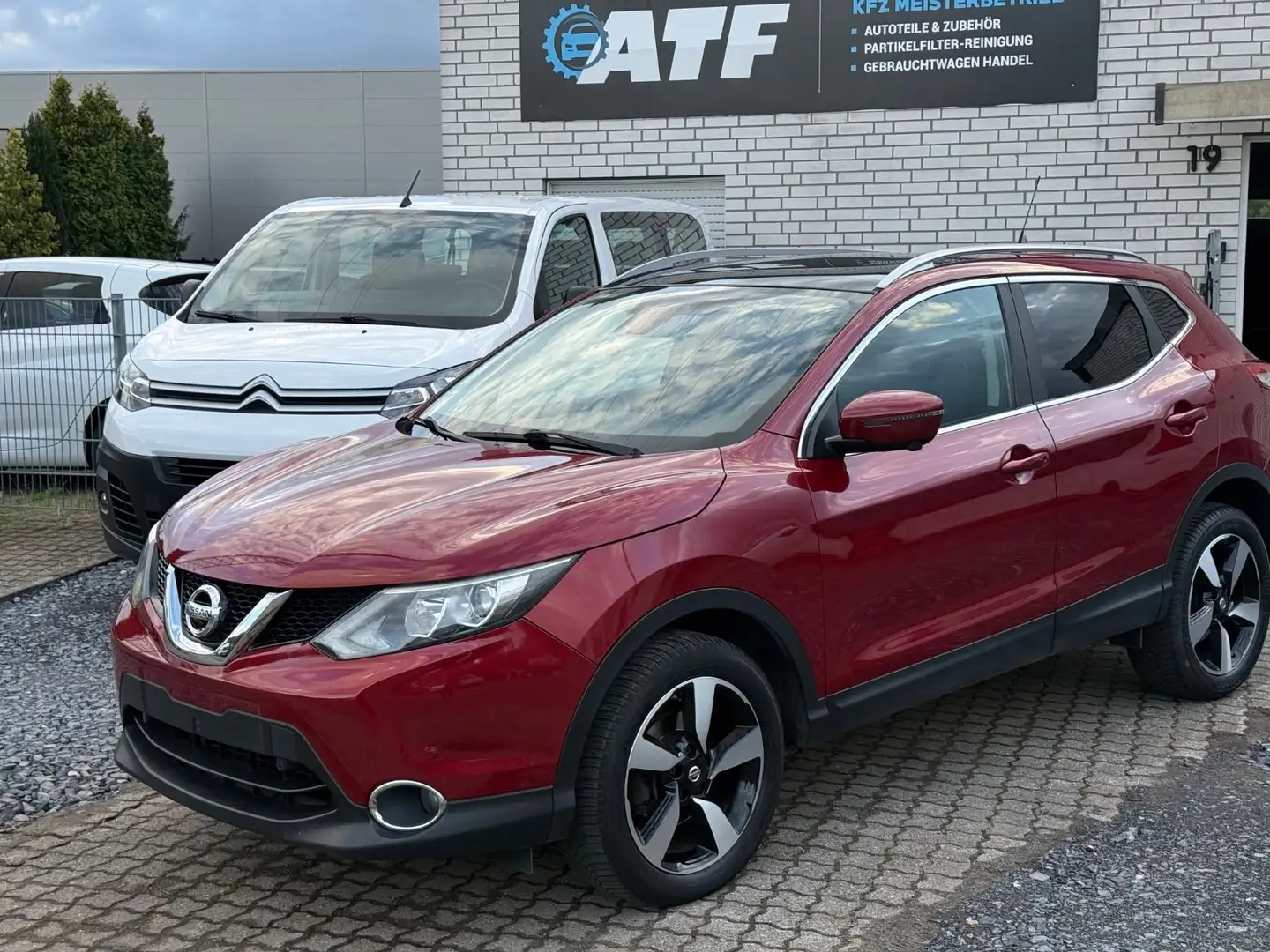 Nissan Qashqai N-Connecta 1,6 DCI *Panorama* Rouge - 2