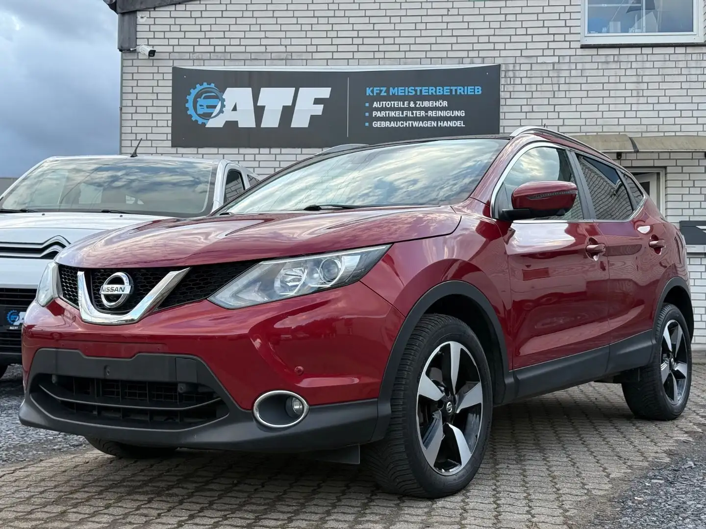 Nissan Qashqai N-Connecta 1,6 DCI *Panorama* Rouge - 1