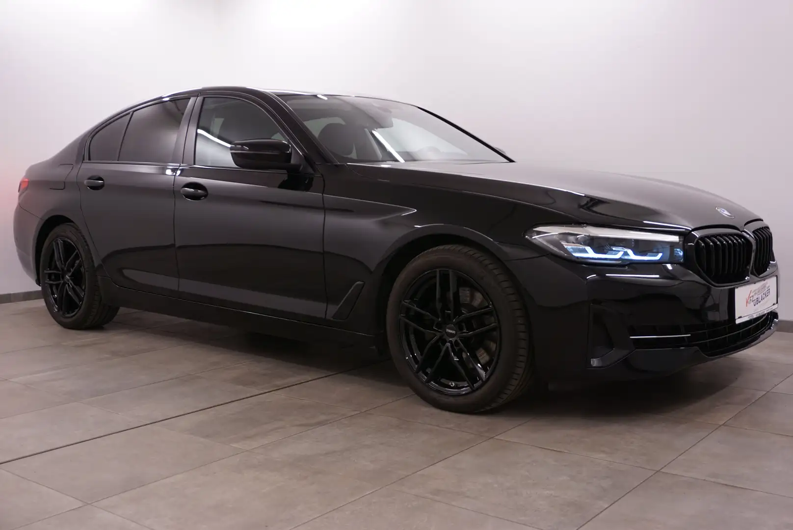 BMW 520 d  Limousine // Shadow Line // Lederausstattung // Schwarz - 1