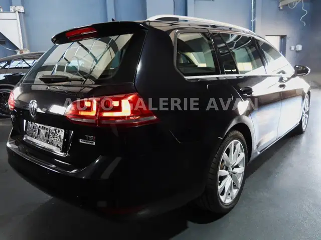 Volkswagen Golf view 4