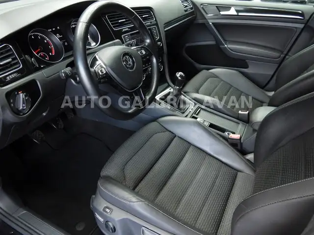 Volkswagen Golf view 11
