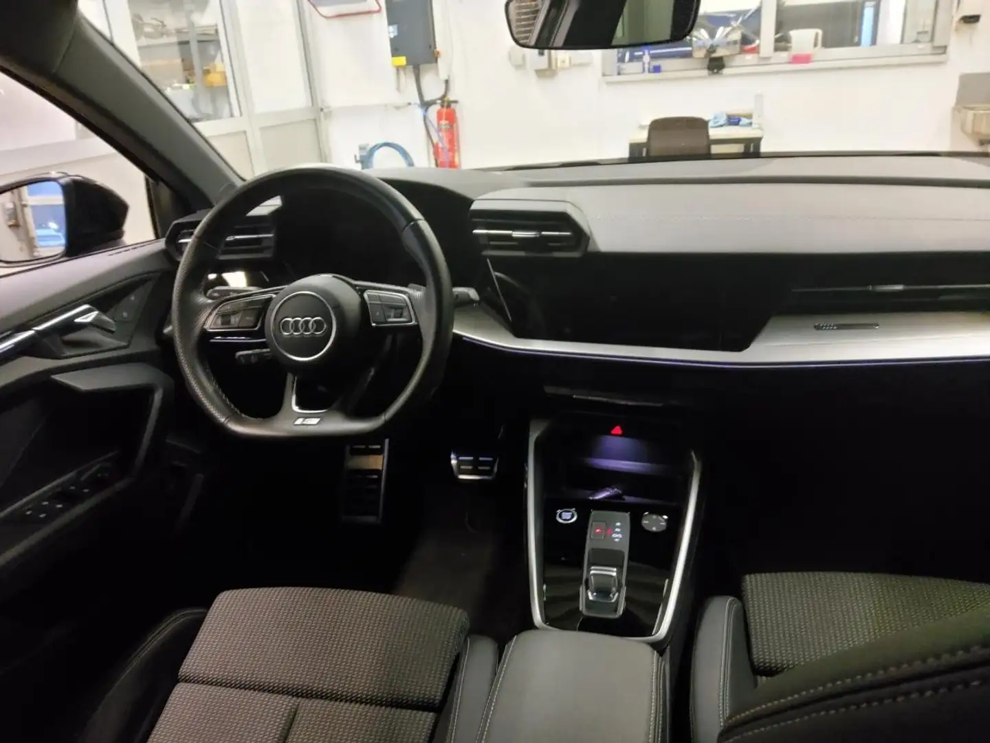 Audi A3 40 TFSI E 204 CV DSG INTERNO PORT 3 s line MATRIX Noir - 2