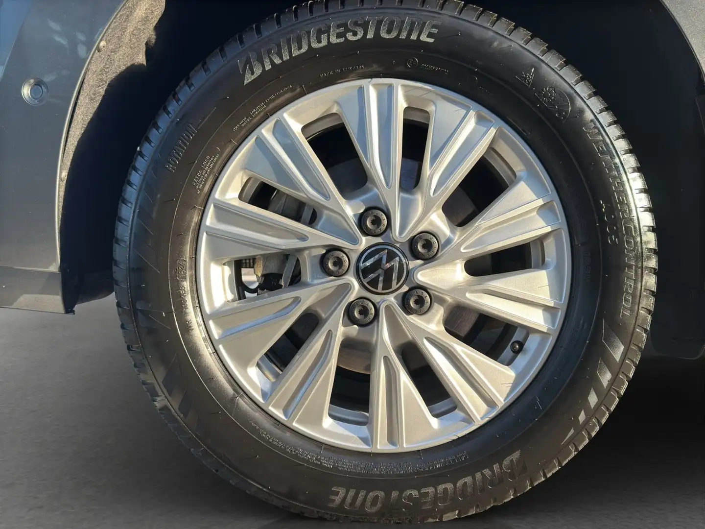 Volkswagen T7 Multivan T2.0 Multivan TDI LÜ DSG LED AHK 7-Sitz Grau - 2