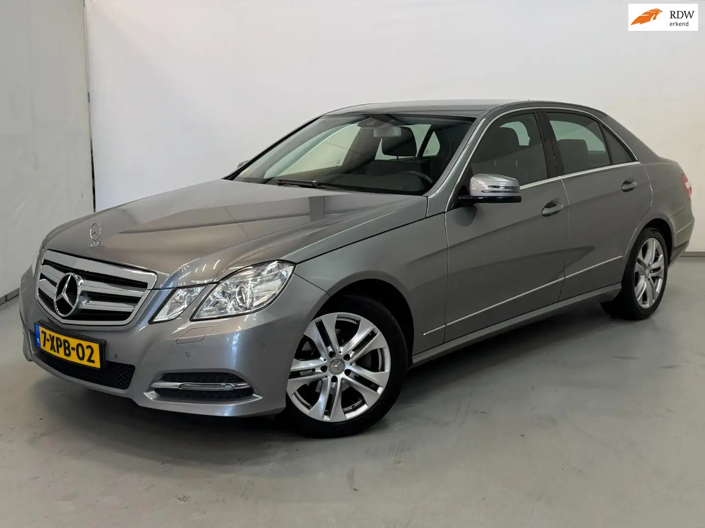 Mercedes-Benz E 220 CDI Avantgarde / Camera / Stoelverwarming Grau - 1