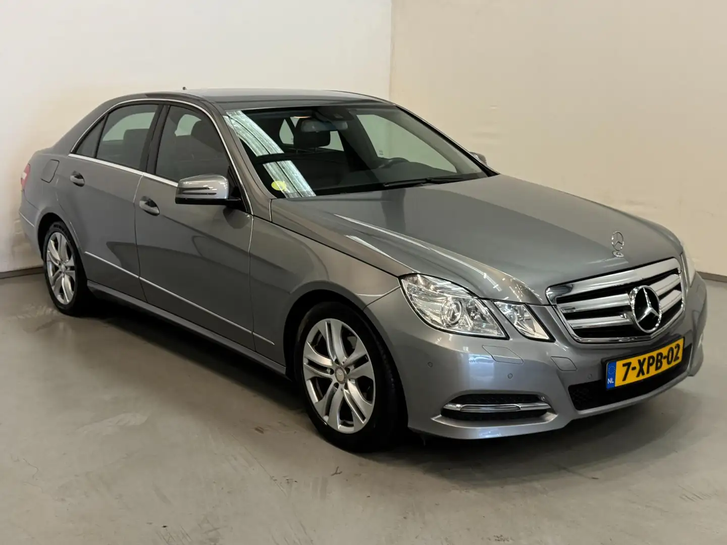 Mercedes-Benz E 220 CDI Avantgarde / Camera / Stoelverwarming Grau - 2