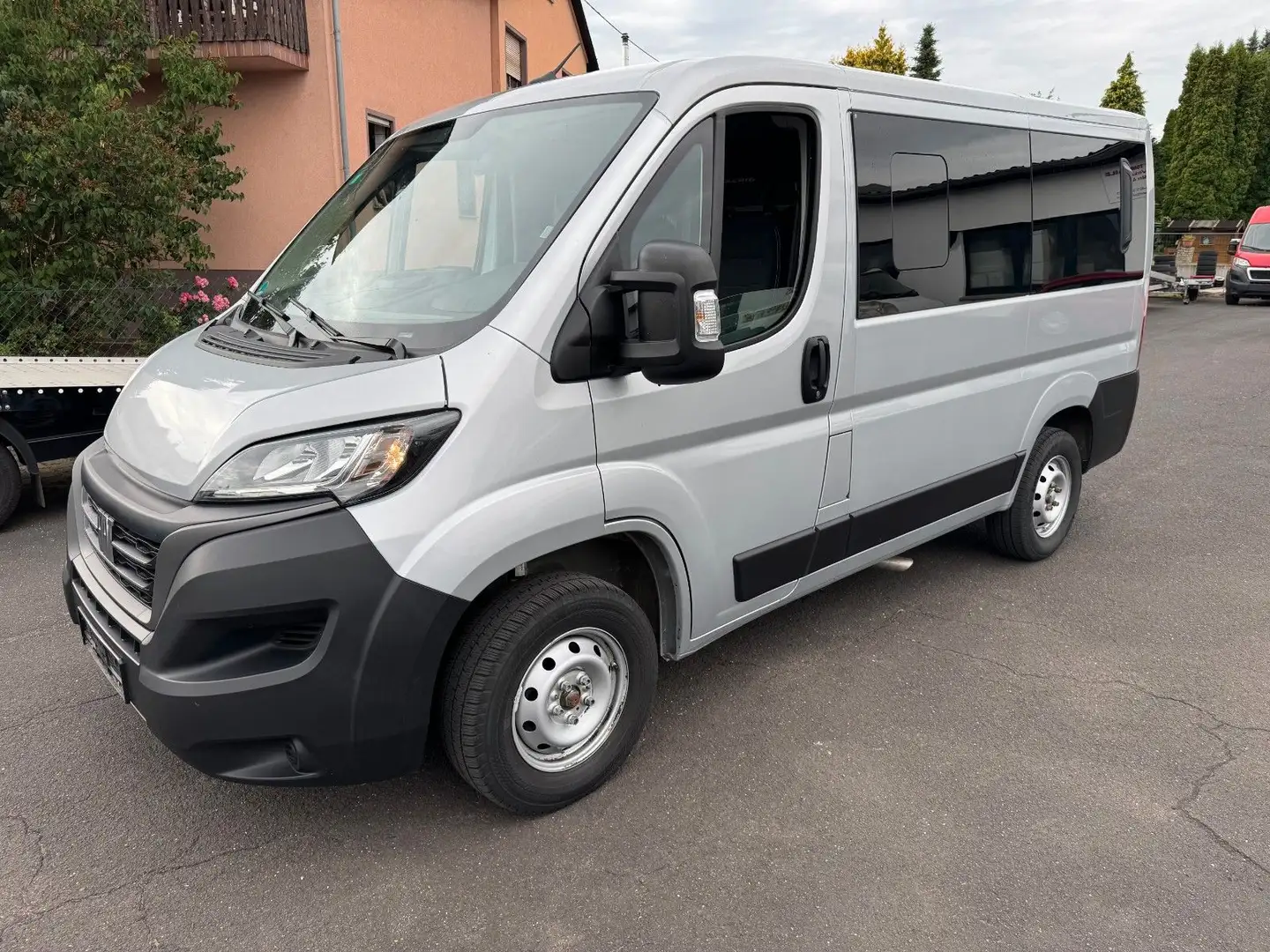 Fiat Ducato Kombi 30 140 L1H1 9Sitzer srebrna - 2