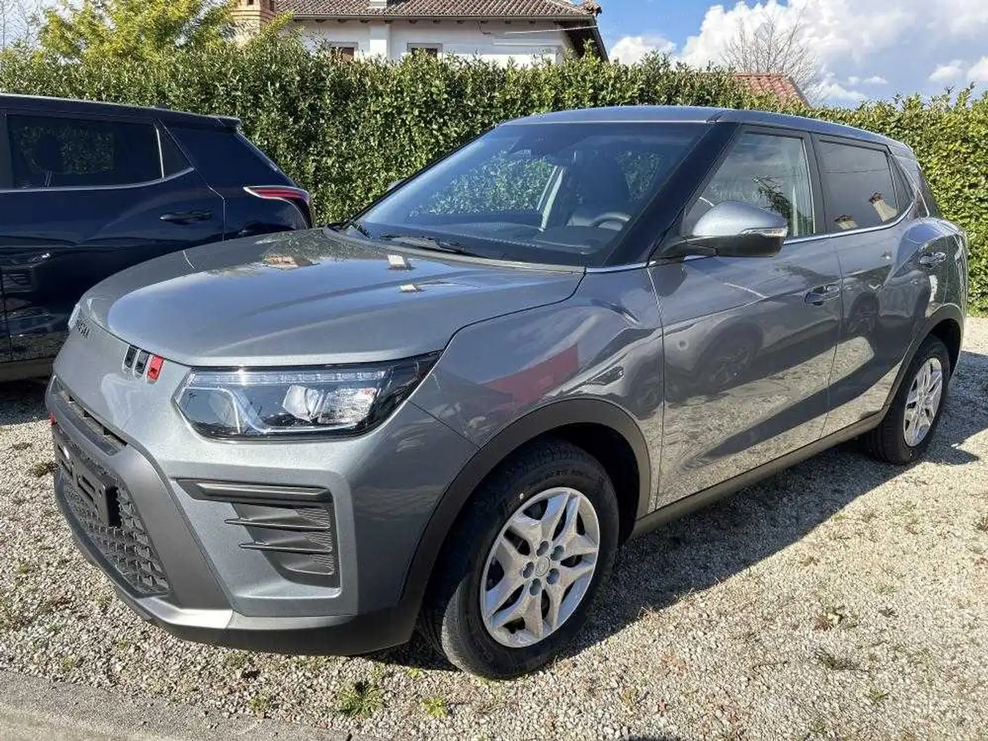 KGM Tivoli B 1.5 2WD MT 135CV FL24 Gris - 1