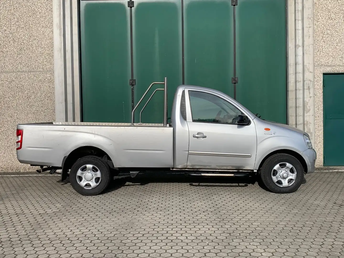 Mahindra Goa 4x4 , 2200td 120cv Silber - 2