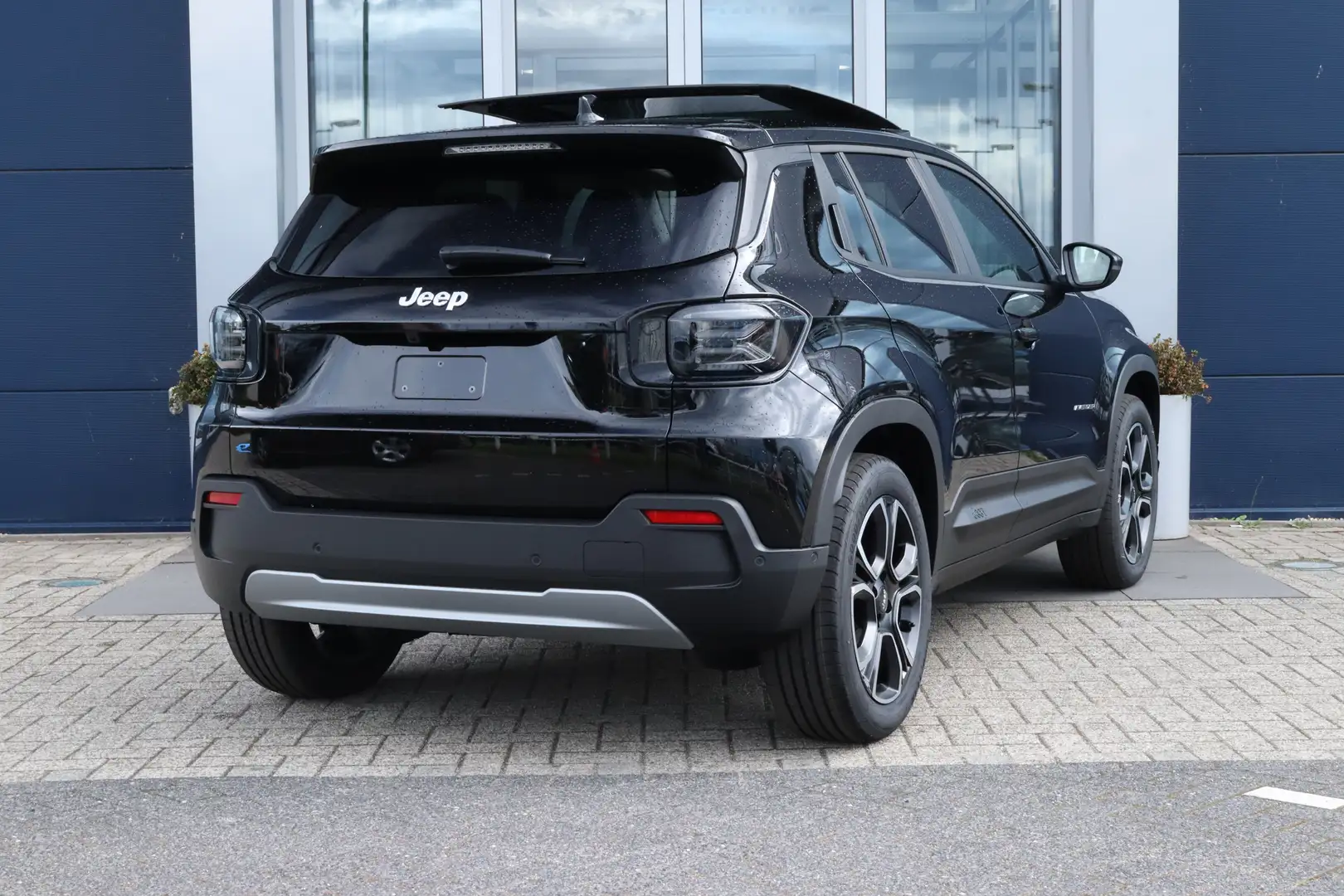 Jeep Avenger Summit 54 kWh | Adaptieve Cruise | Pano | Elektr. Zwart - 2