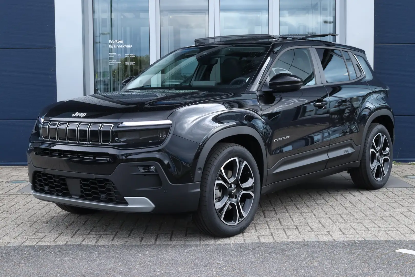 Jeep Avenger Summit 54 kWh | Adaptieve Cruise | Pano | Elektr. Zwart - 1
