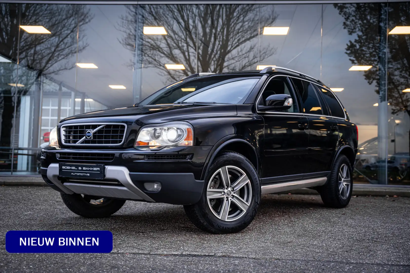 Volvo XC90 3.2 Sport ** Navigatie ** Schuifdak ** Trekhaak ** Zwart - 1