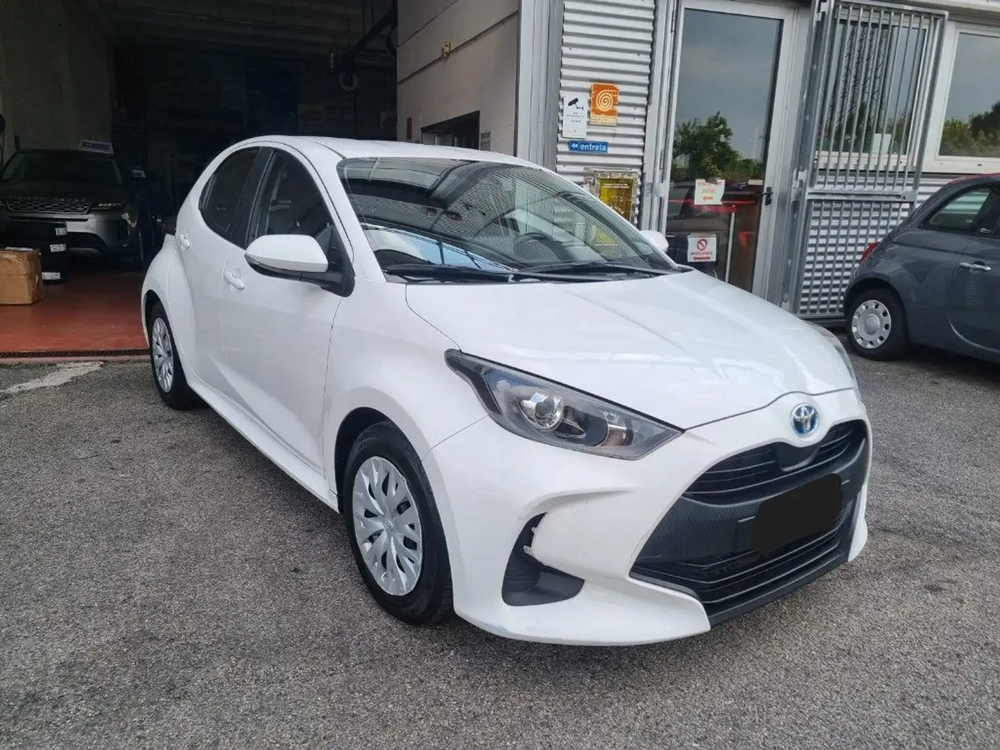 Toyota Yaris 1.5 Hybrid 5 porte Business Blanc - 2