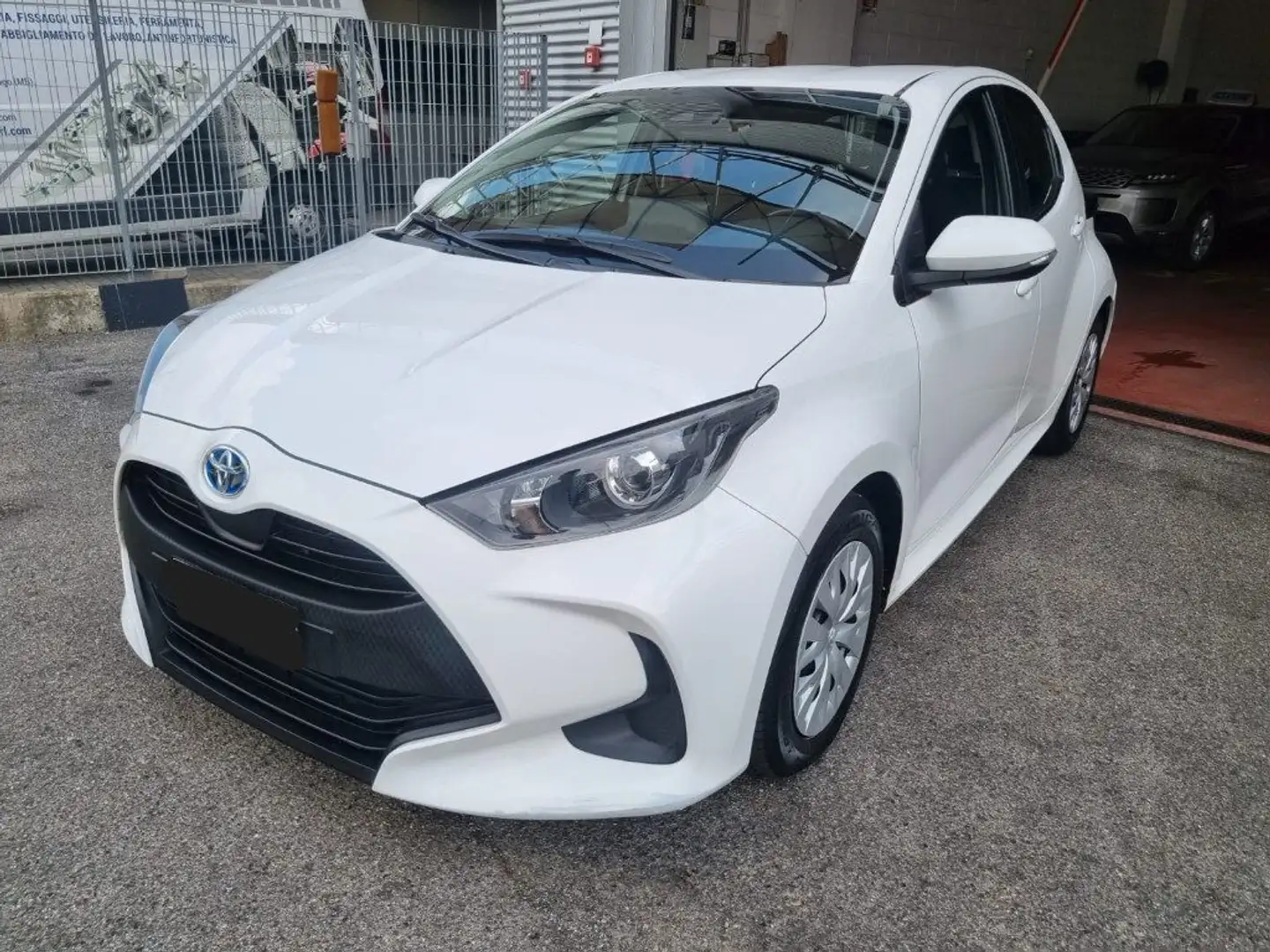 Toyota Yaris 1.5 Hybrid 5 porte Business Blanc - 1