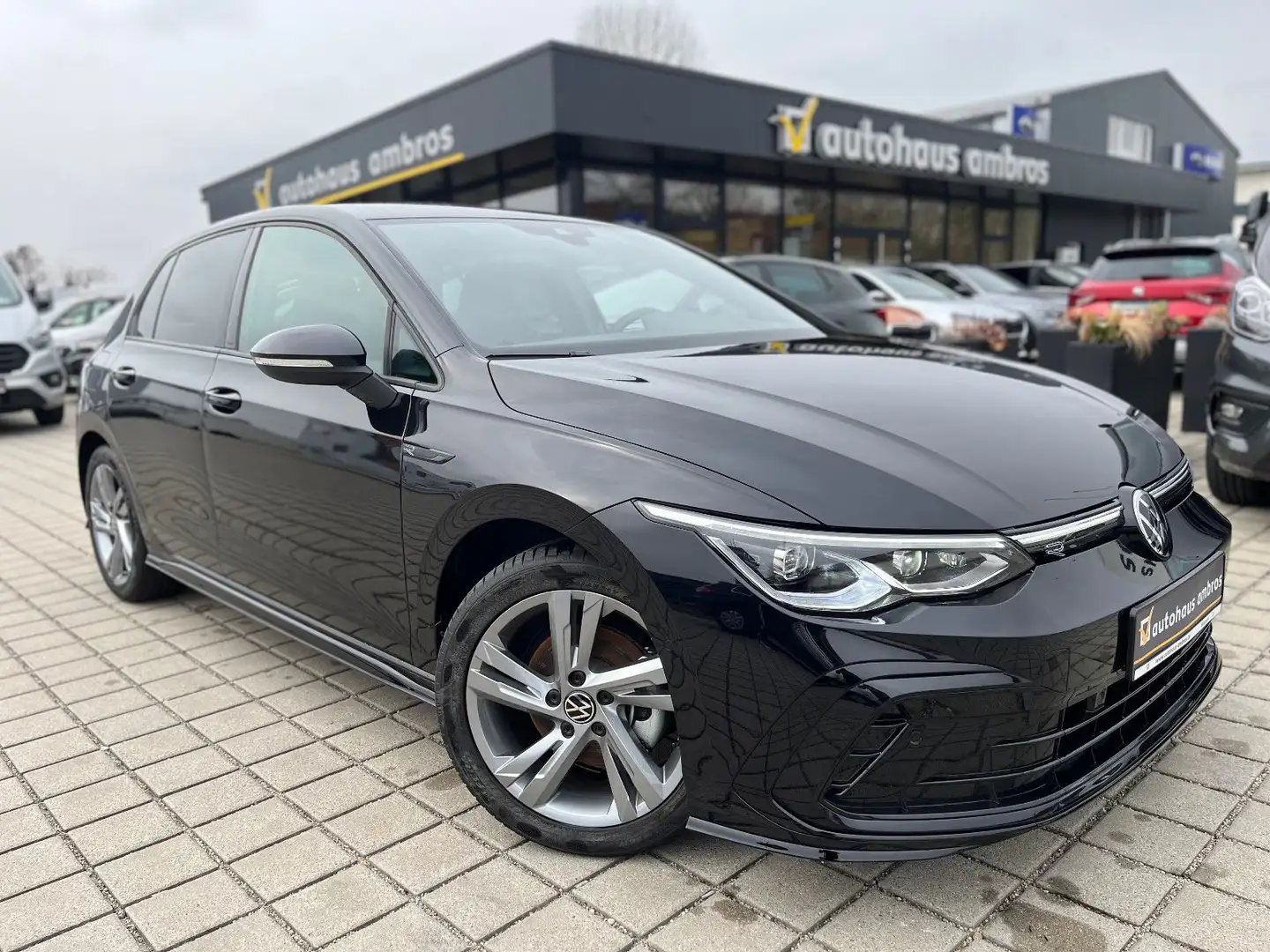 Volkswagen Golf R-Line eTSI IQ.LIGHT*Matrix*Navi*R.Kamera* Schwarz - 1